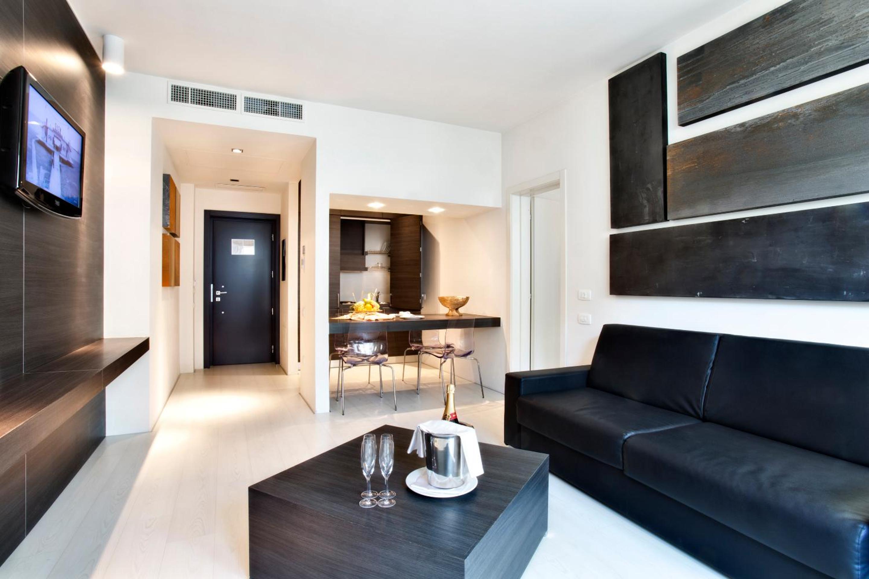 Suite - Photo 6