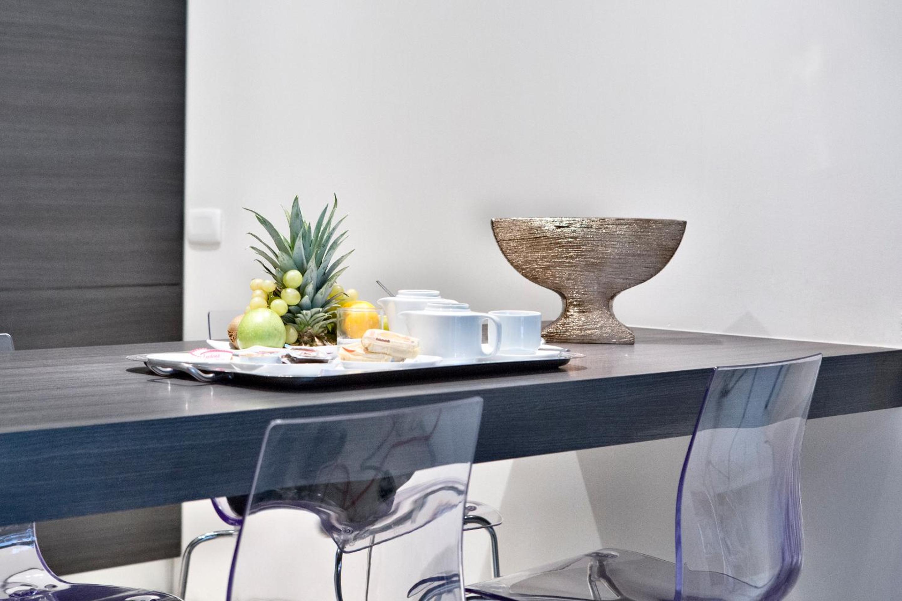 Suite - Photo 5