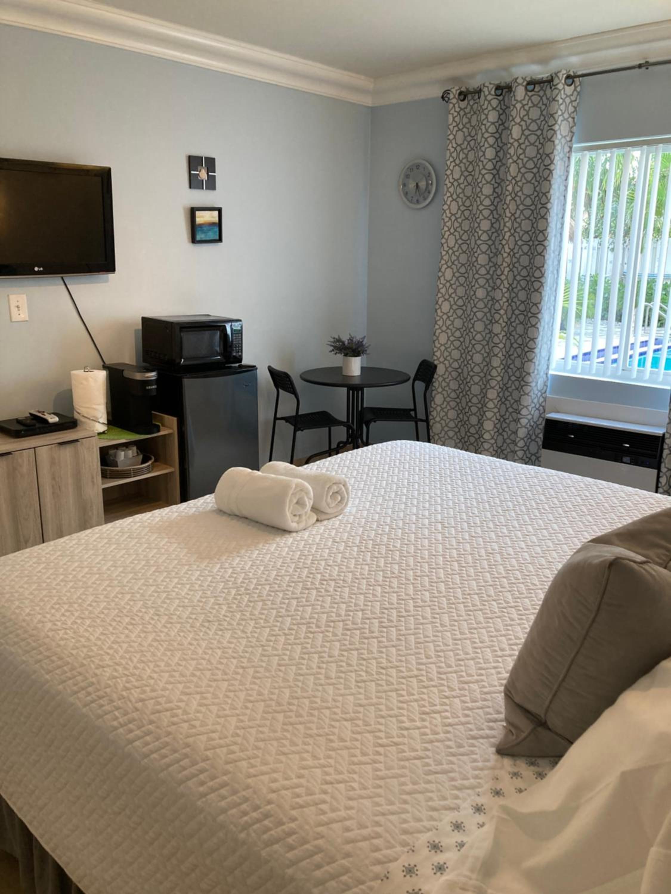 Standard King Room photo 3