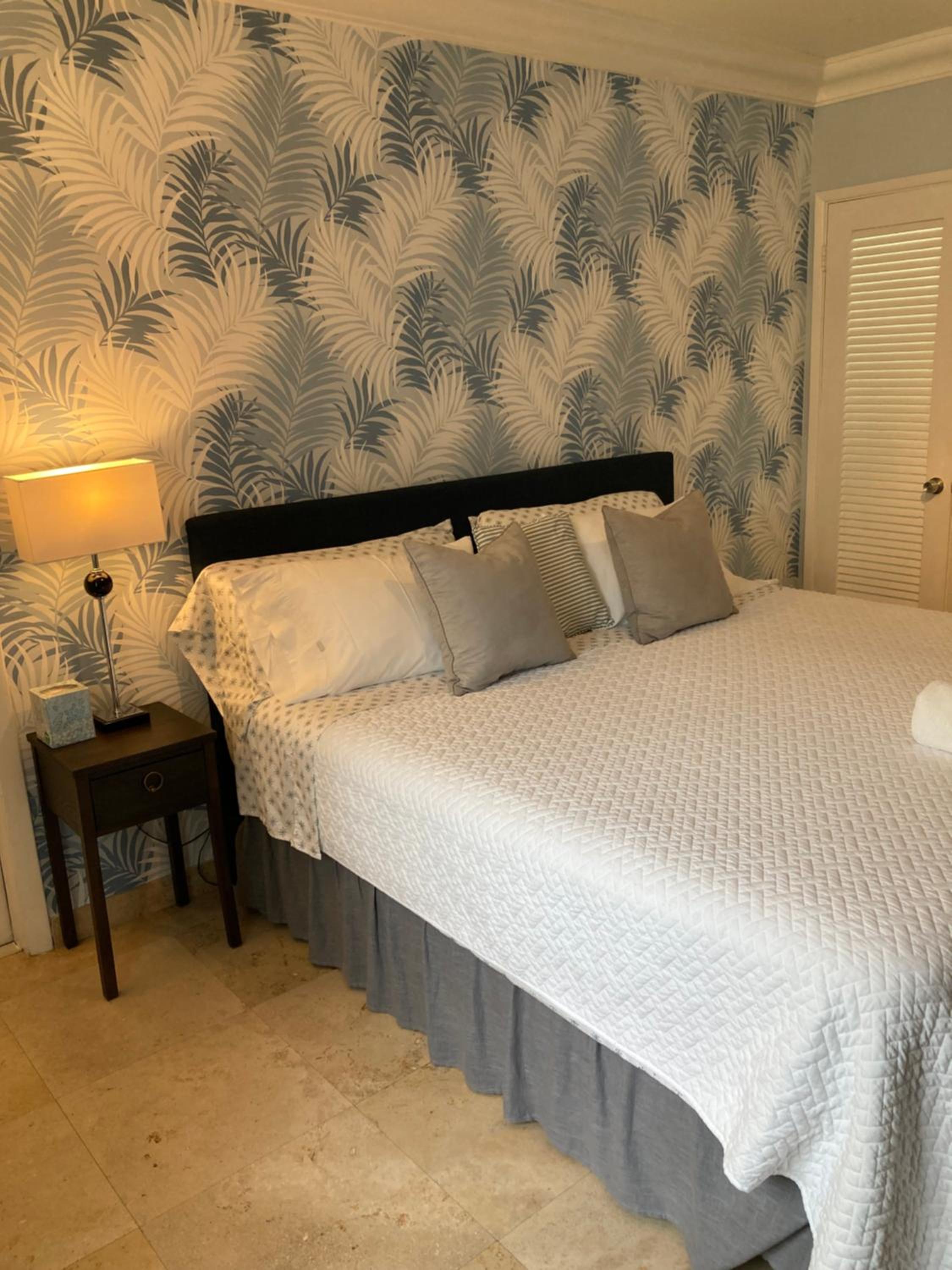 Standard King Room photo 2