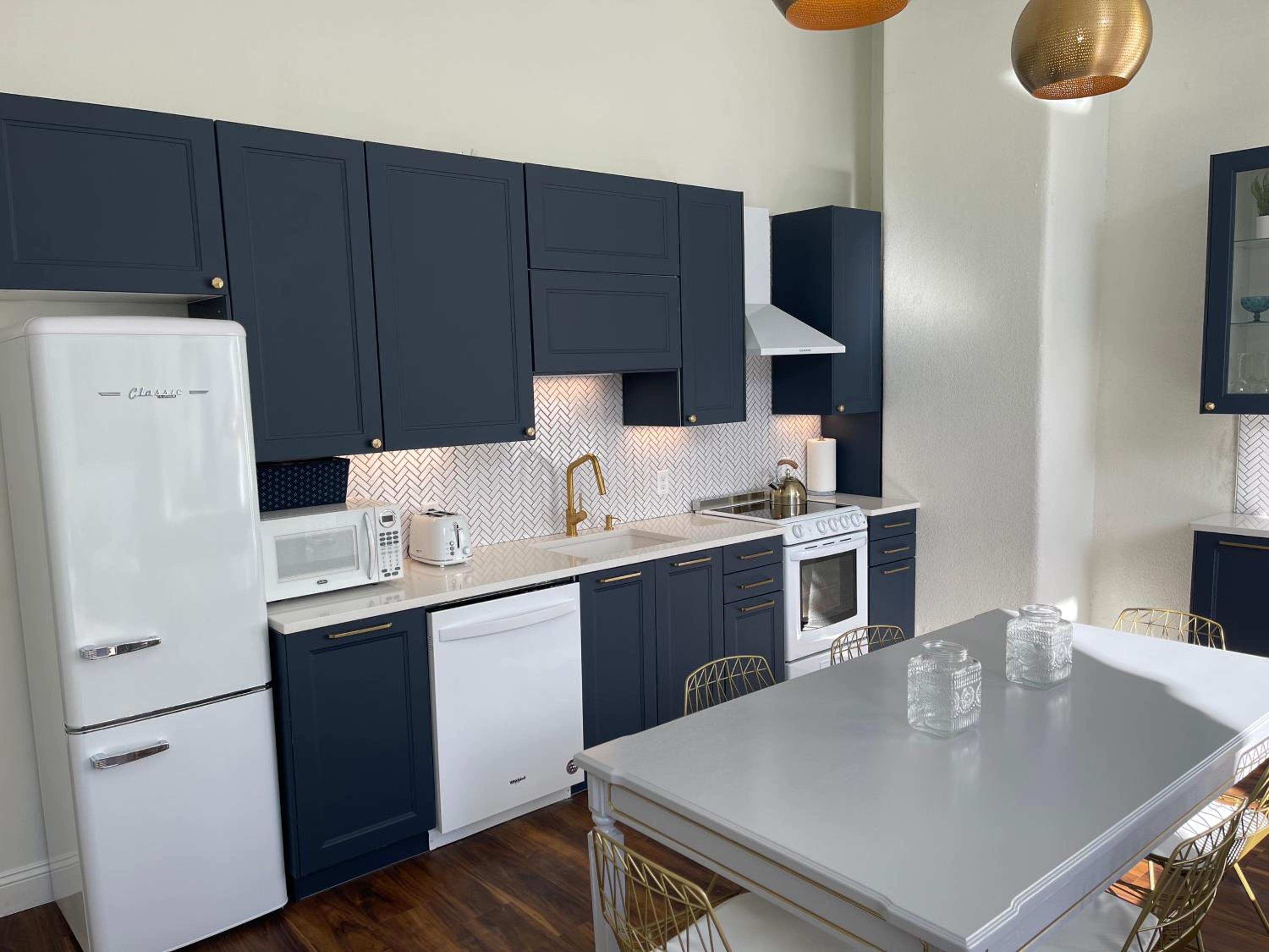 Three-Bedroom Apartment - Photo 27