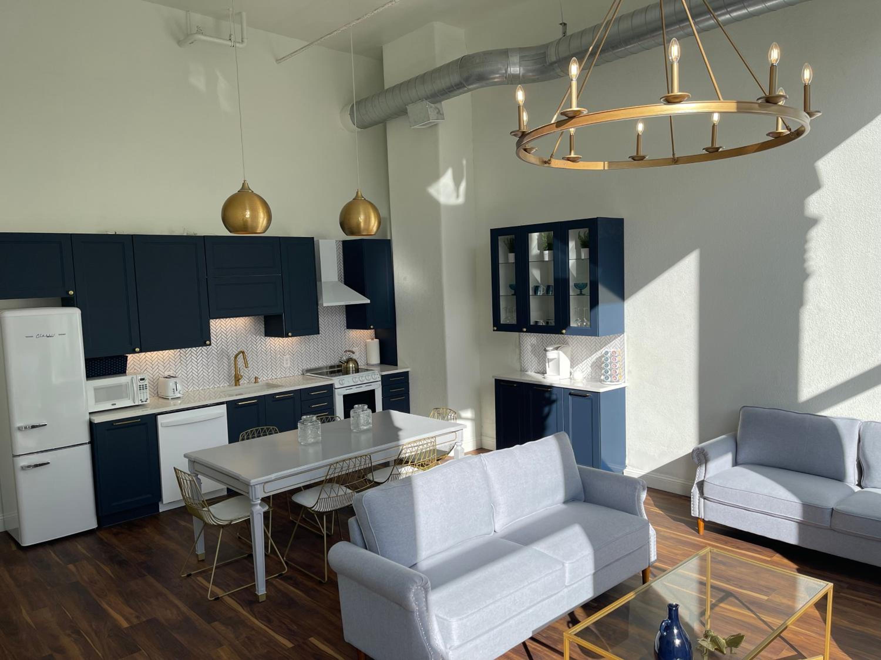 Three-Bedroom Apartment - Photo 28