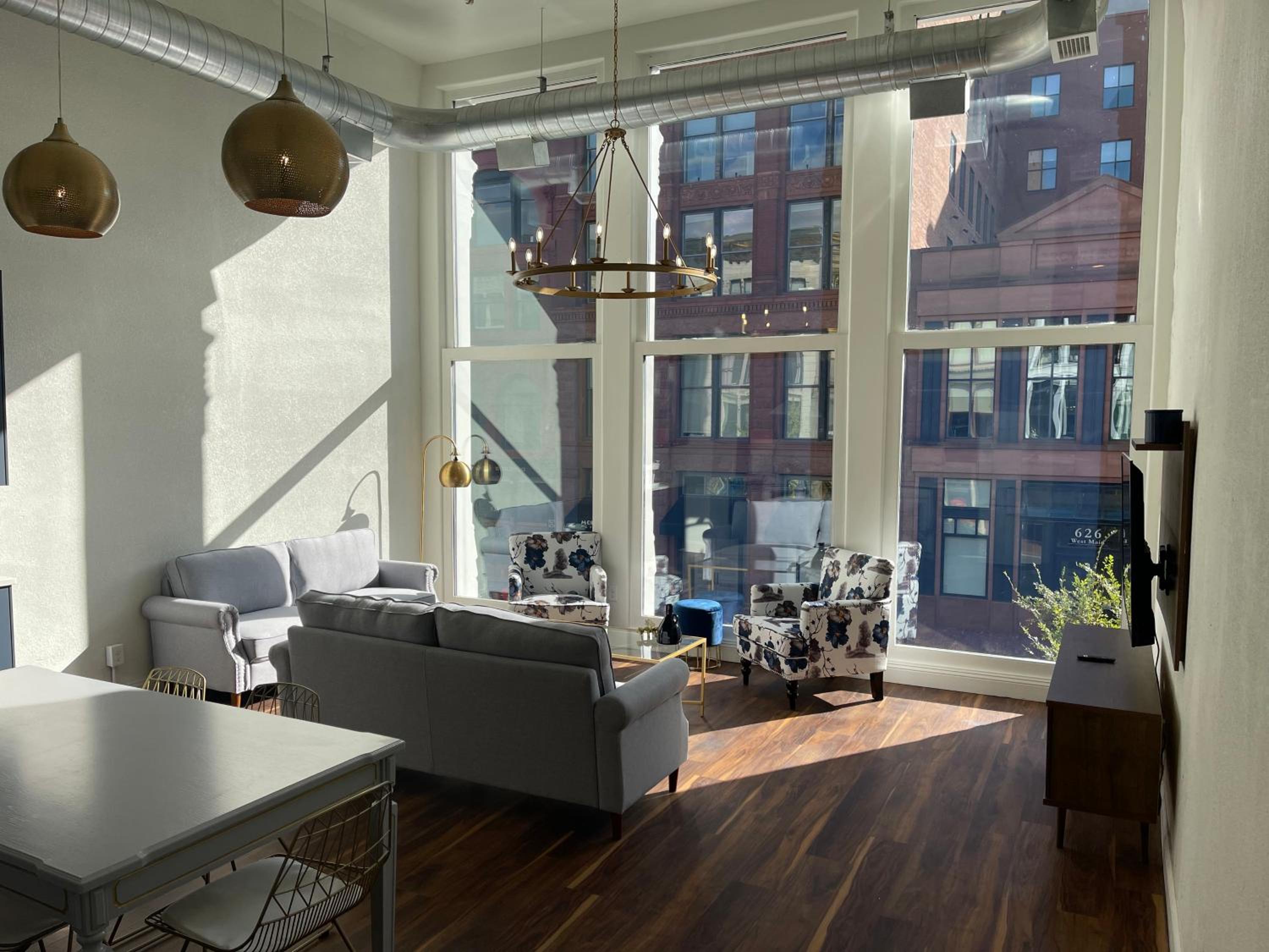 Three-Bedroom Apartment - Photo 6