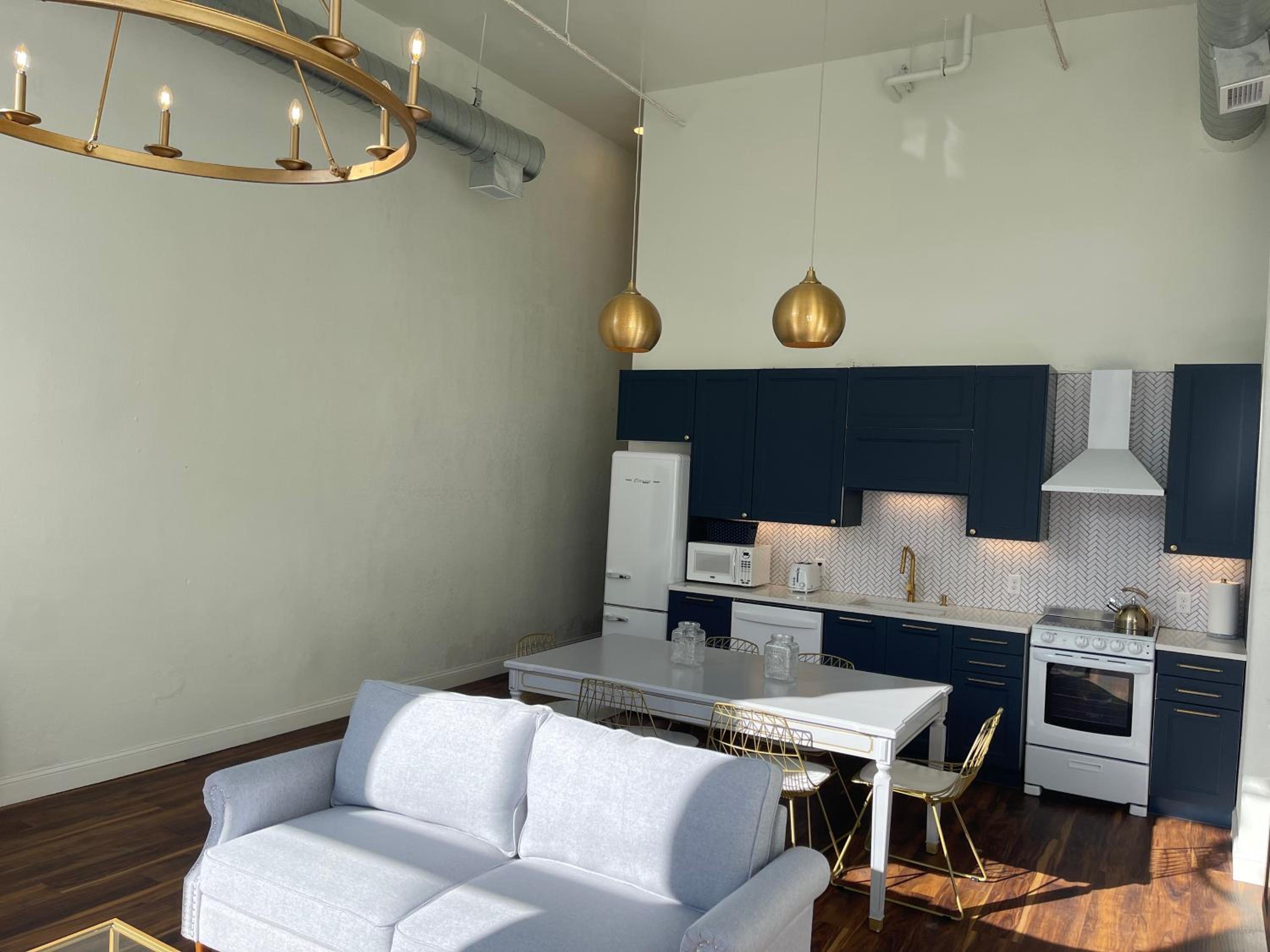 Three-Bedroom Apartment - Photo 8