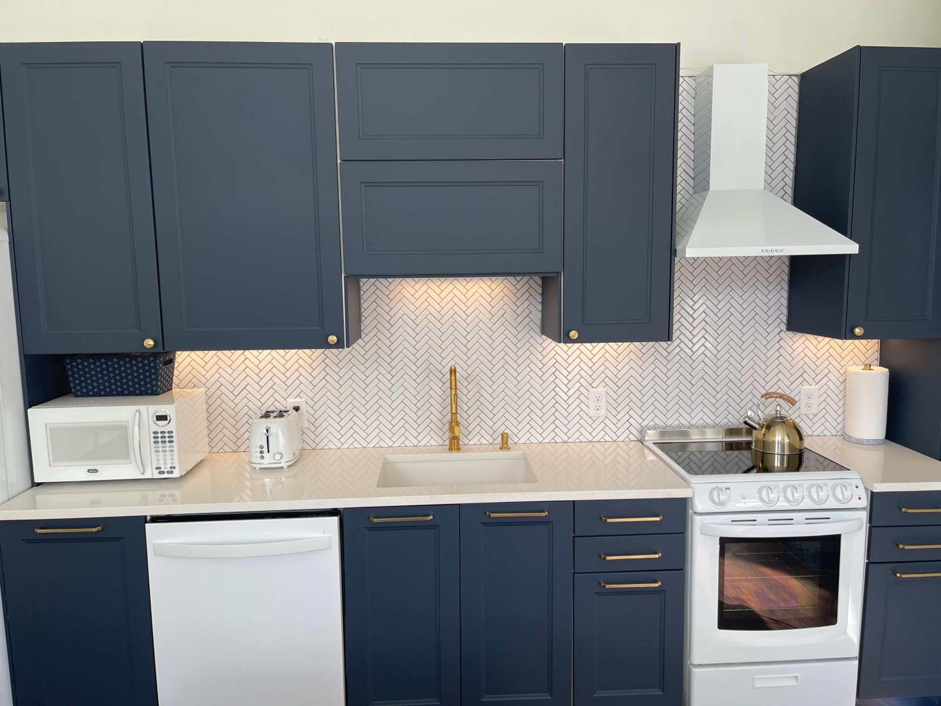Three-Bedroom Apartment - Photo 10