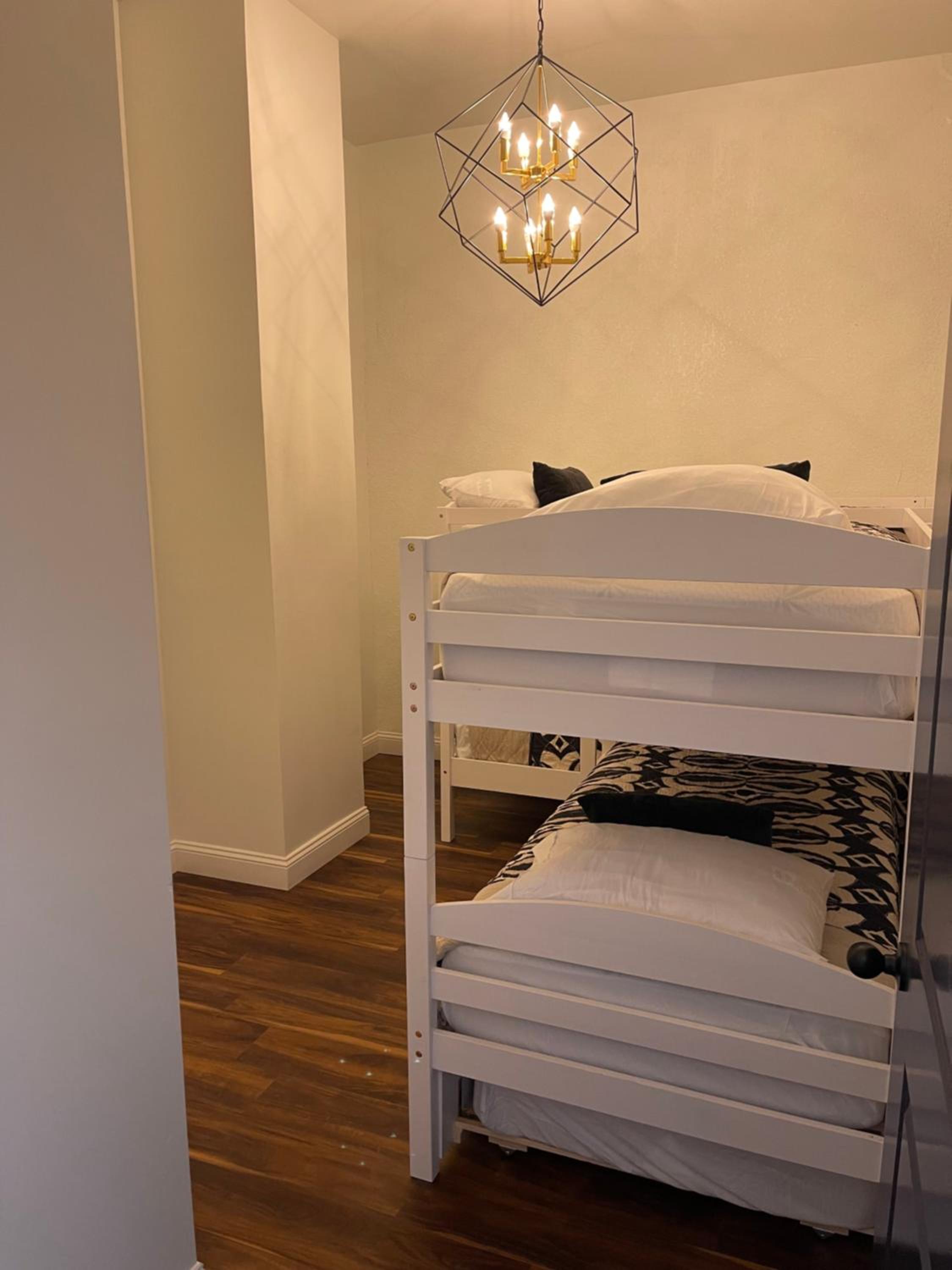 Three-Bedroom Apartment - Photo 18