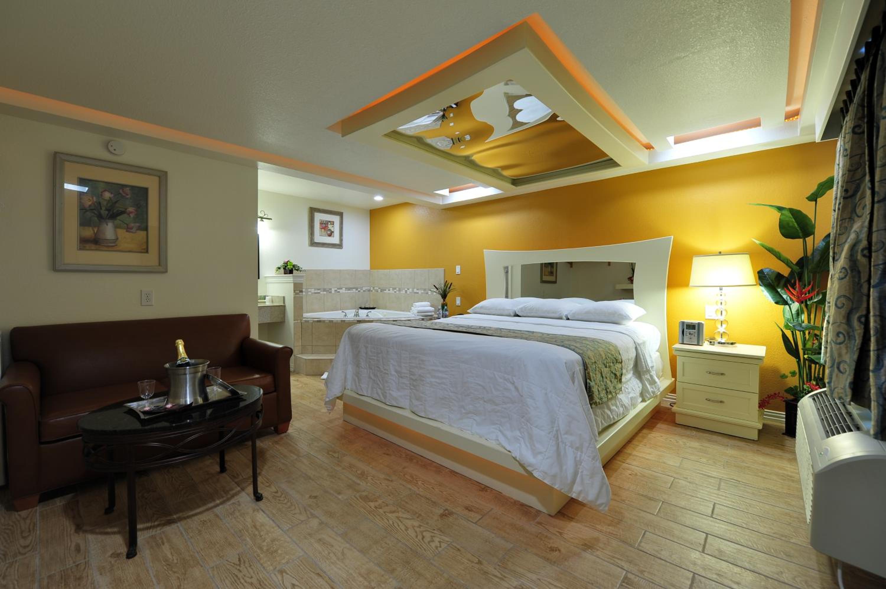 Honeymoon Suite