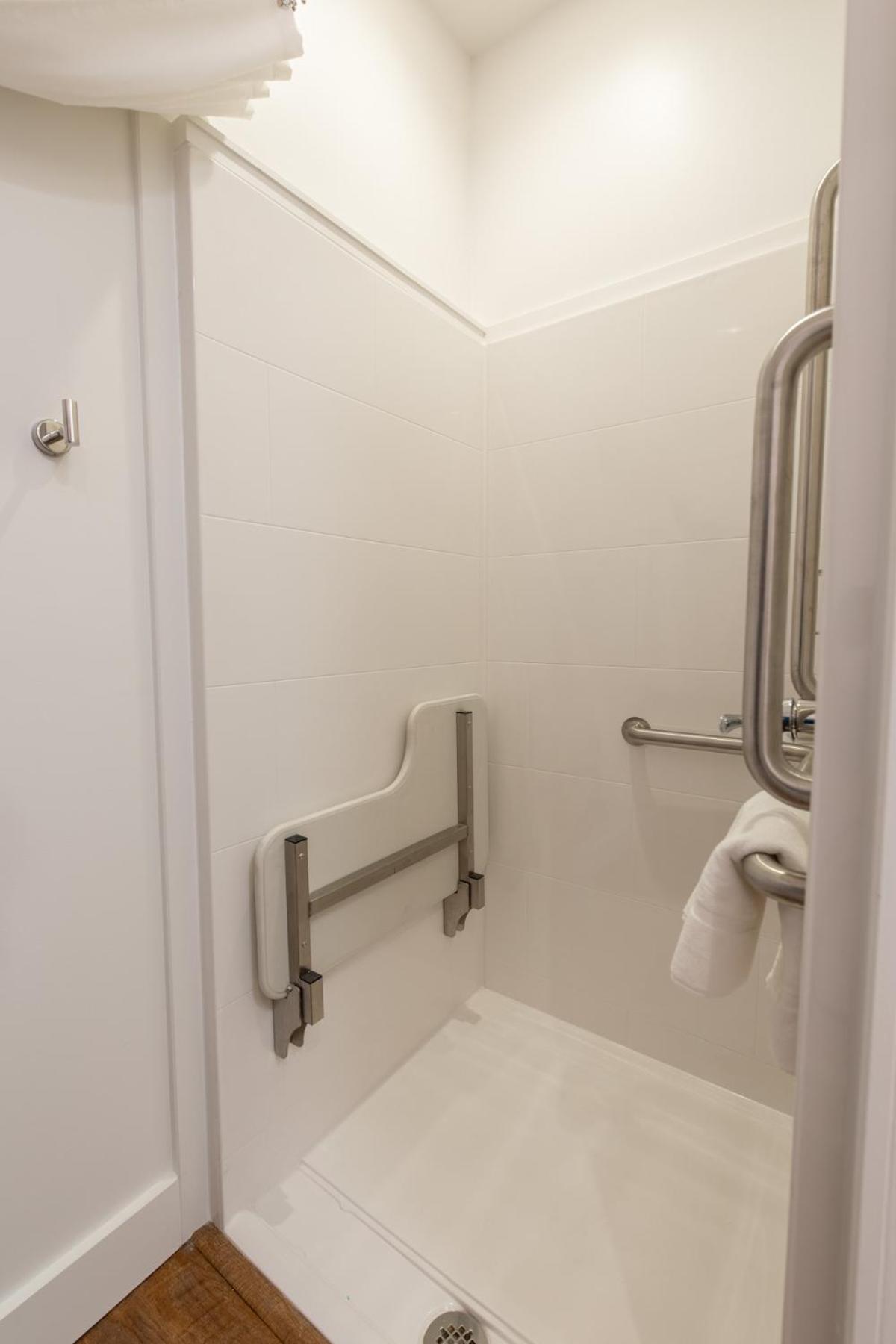 Family Suite with Balcony - Photo 15