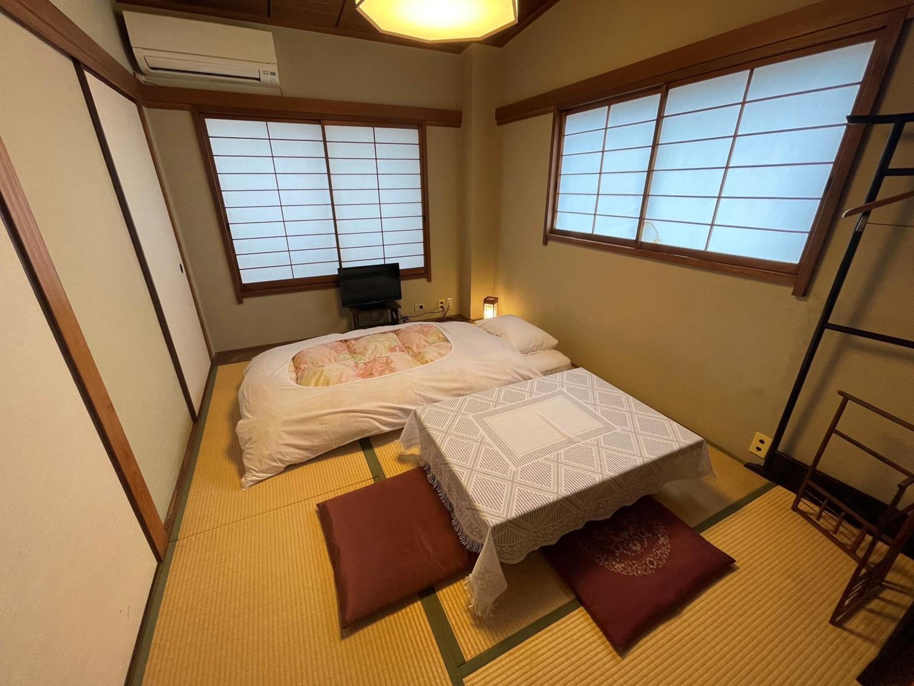 Japanese-Style Twin Room With Shared Shower Room photo 2