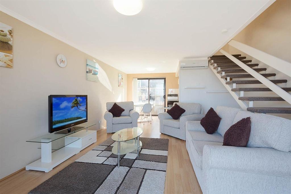 Apartment with Balcony photo 1