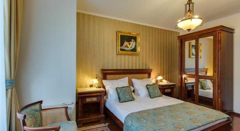 Double Room - Photo 18