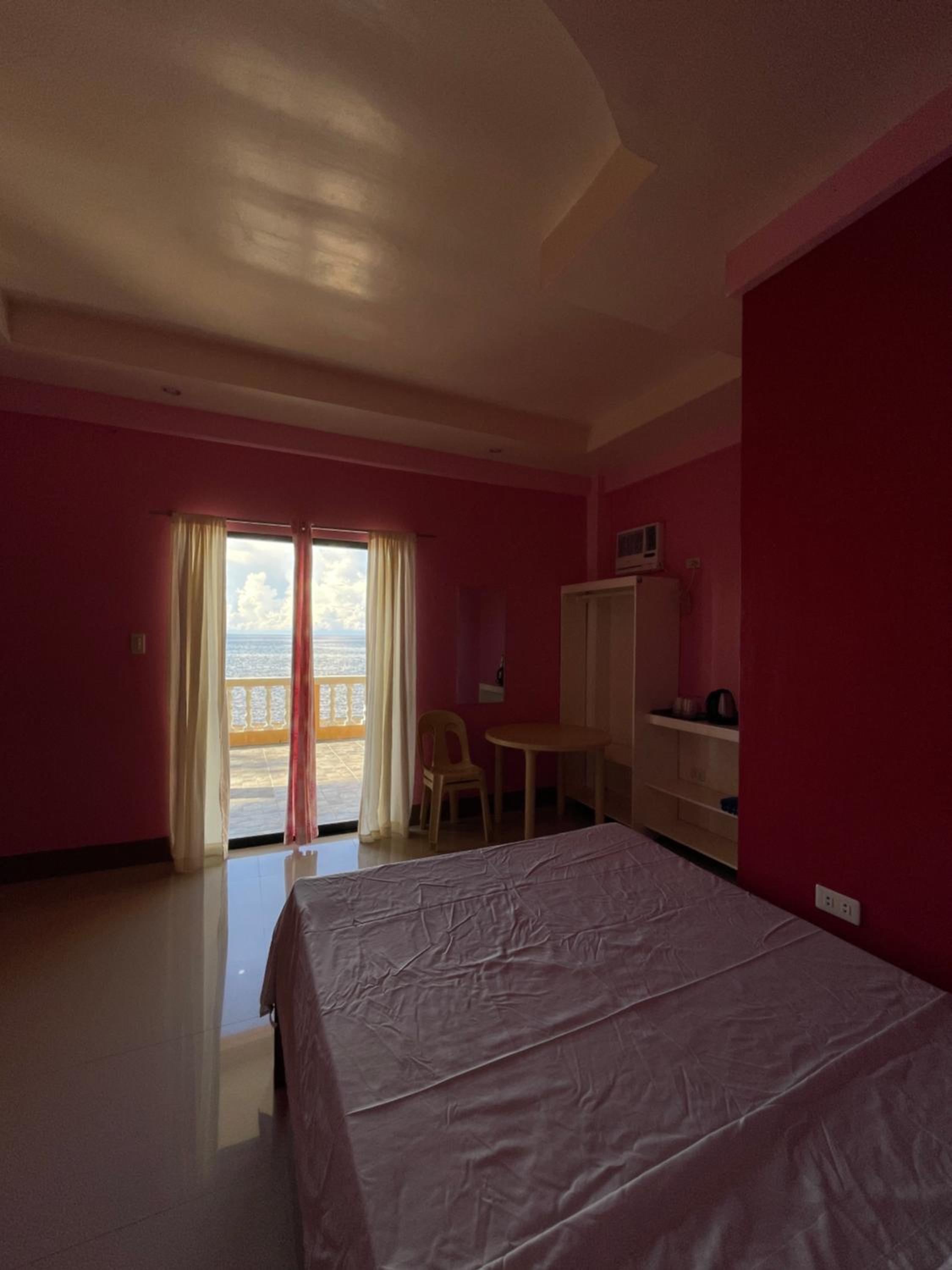 Deluxe Double Room with Balcony and Sea View - Photo 12