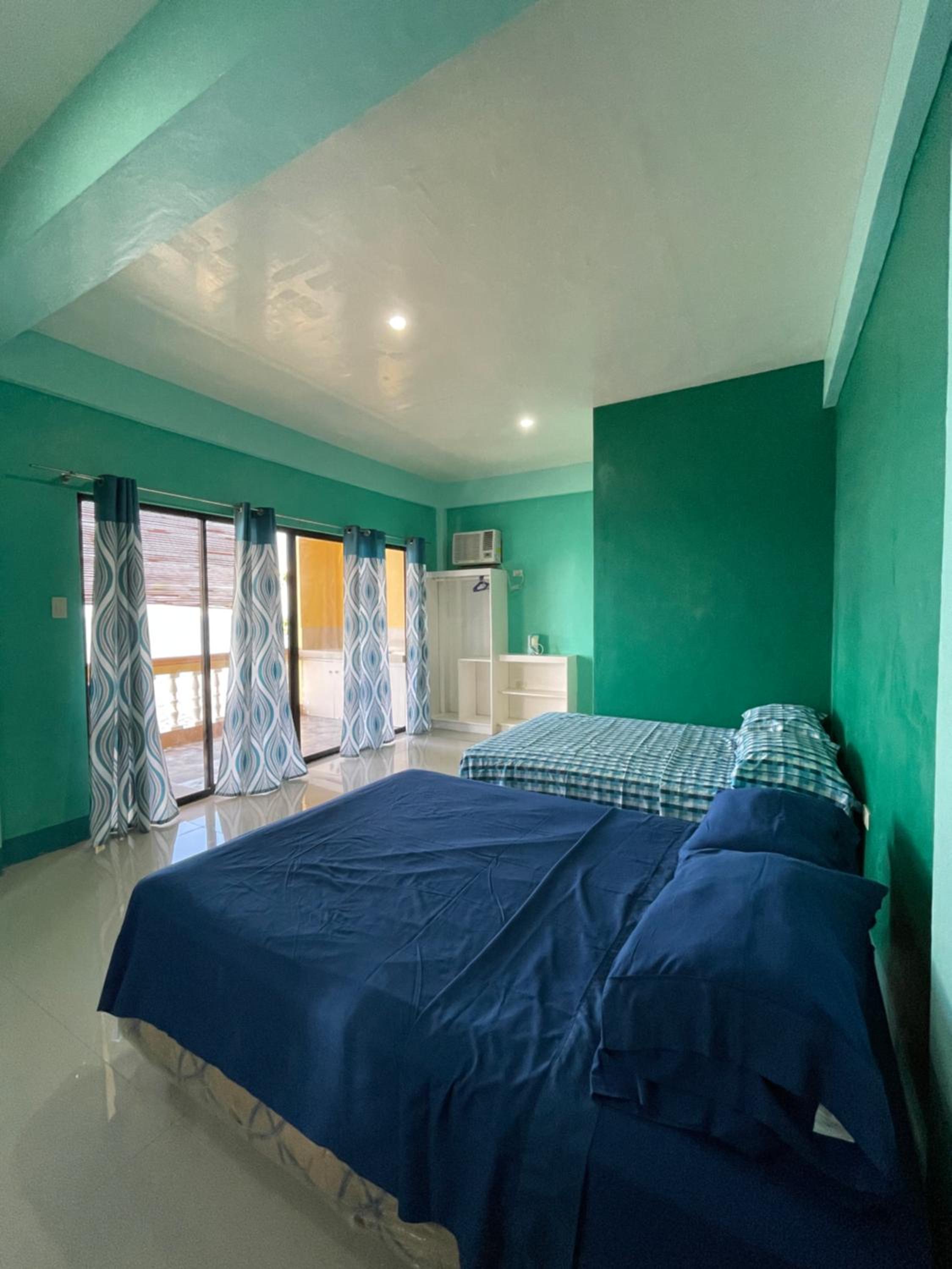 Family Room with Sea View - Photo 3