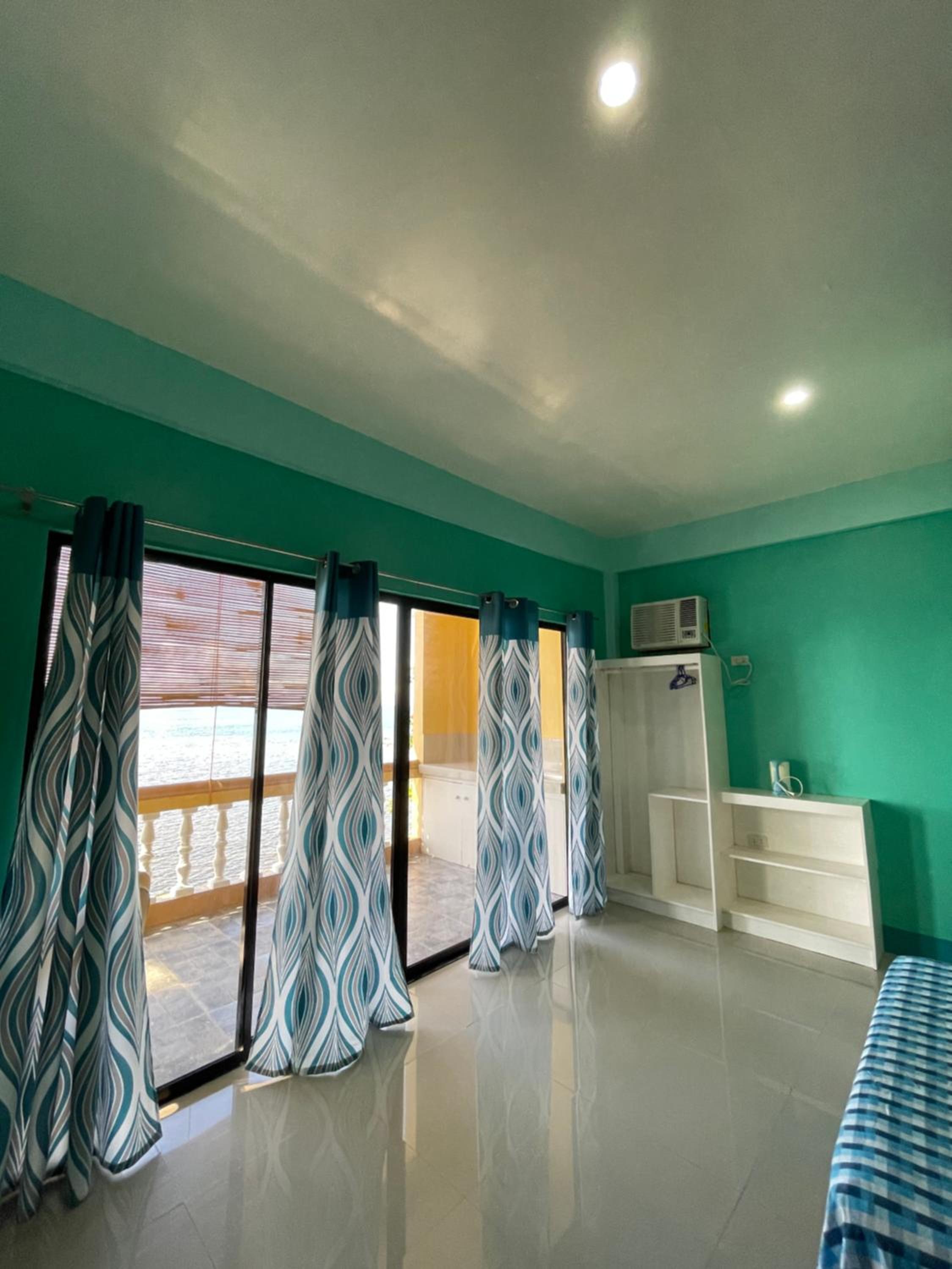 Family Room with Sea View - Photo 4