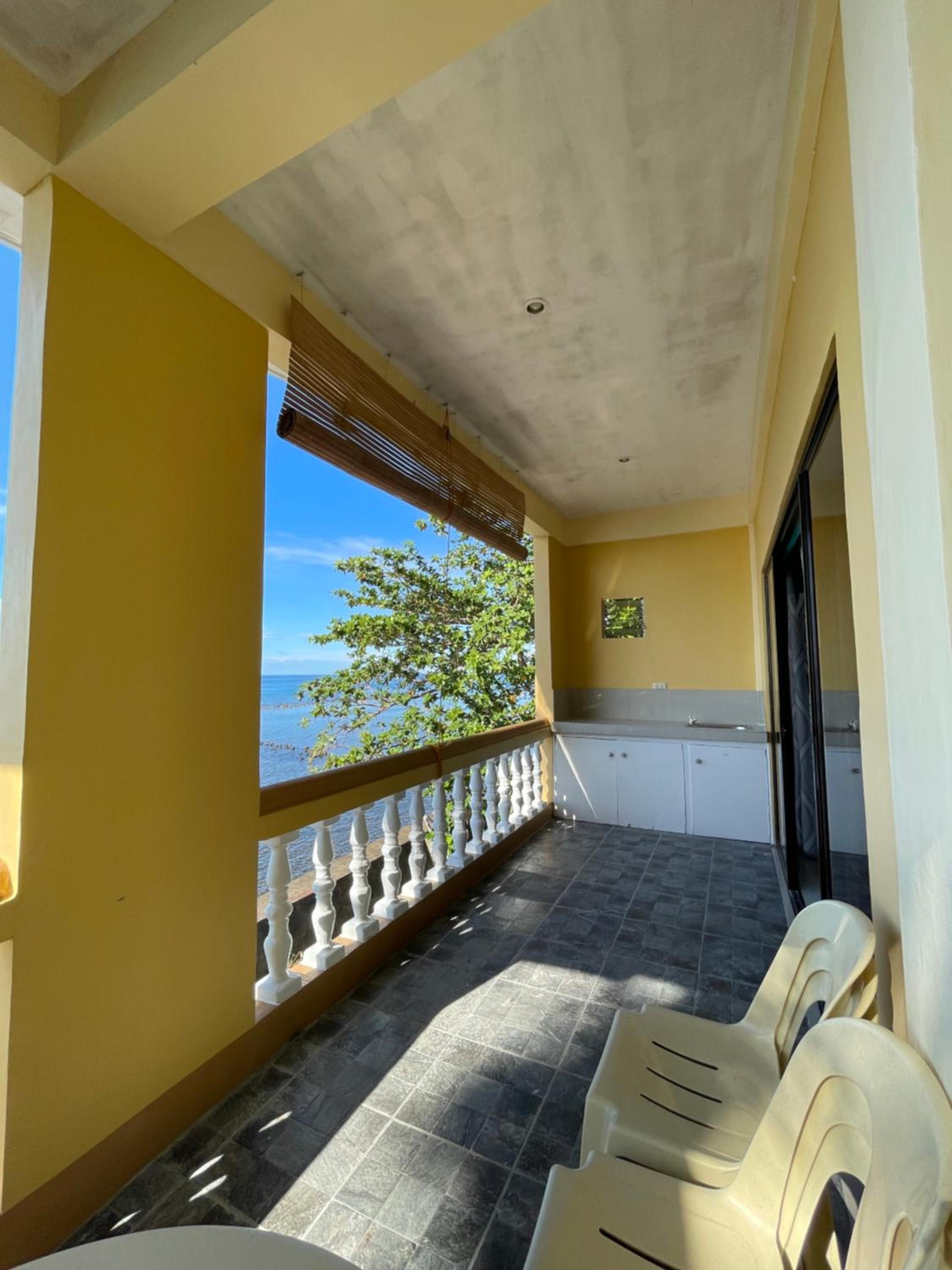 Family Room with Sea View - Photo 7