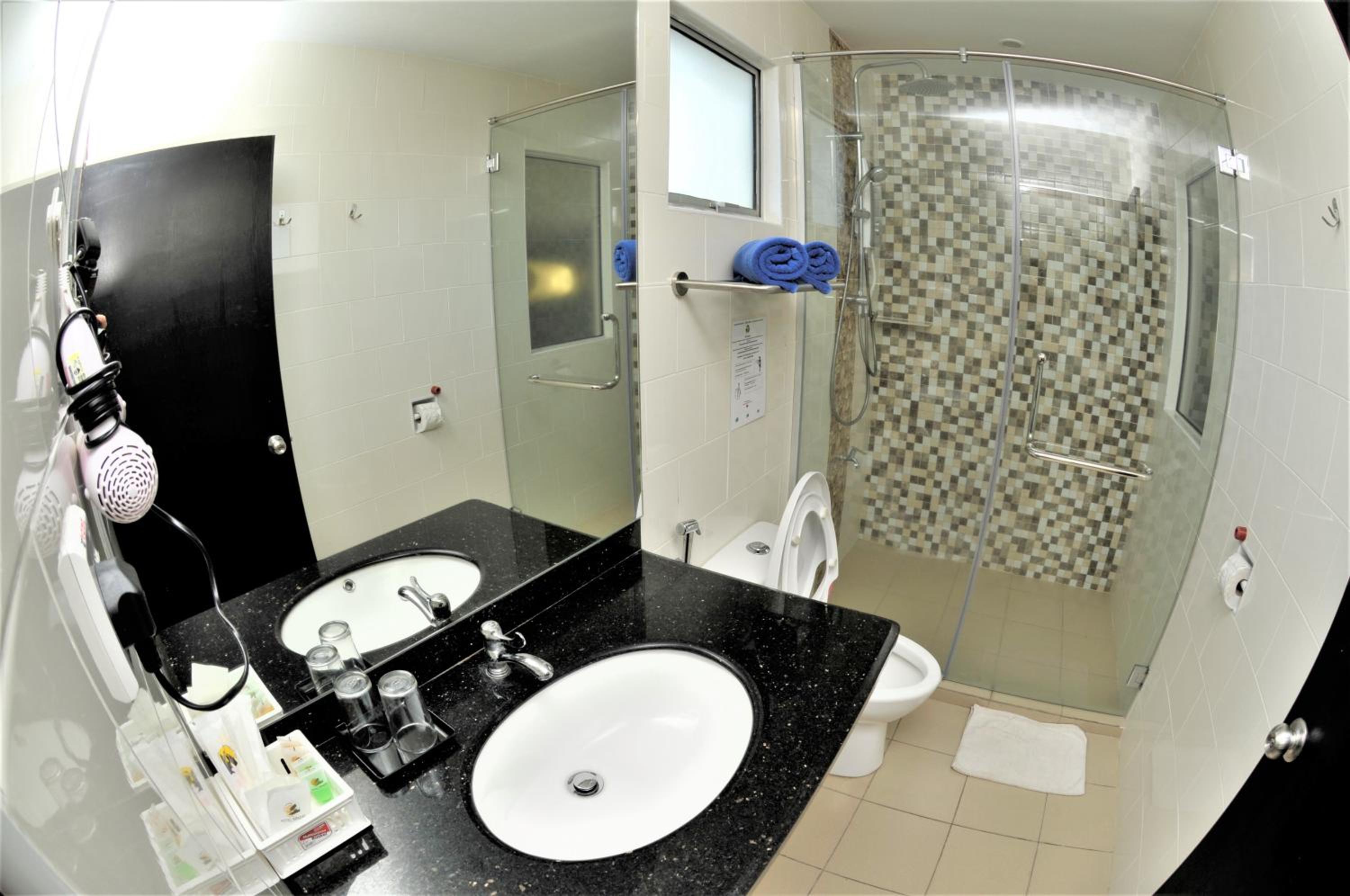 Three-Bedroom Apartment - Photo 39