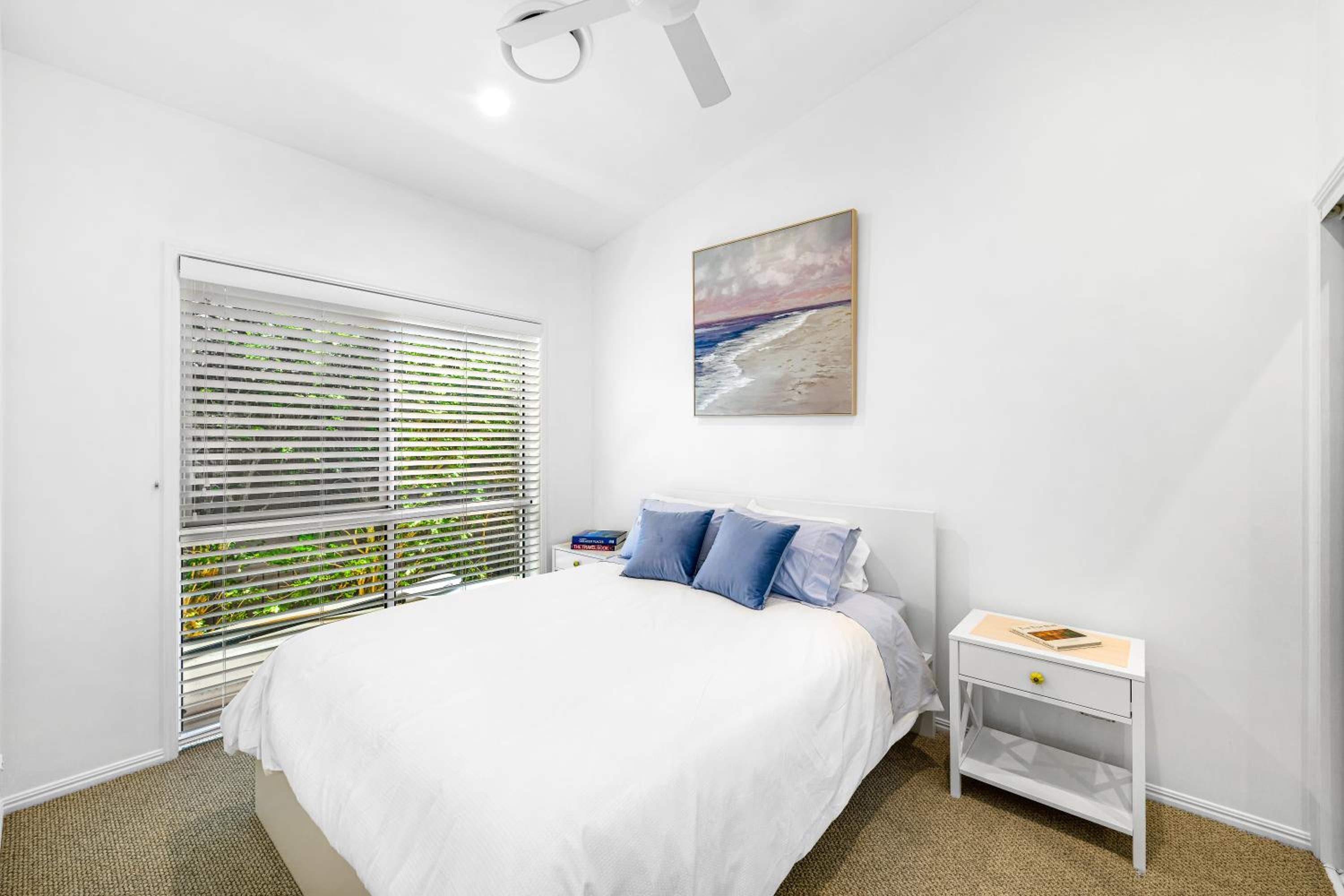 Six-Bedroom House photo 1