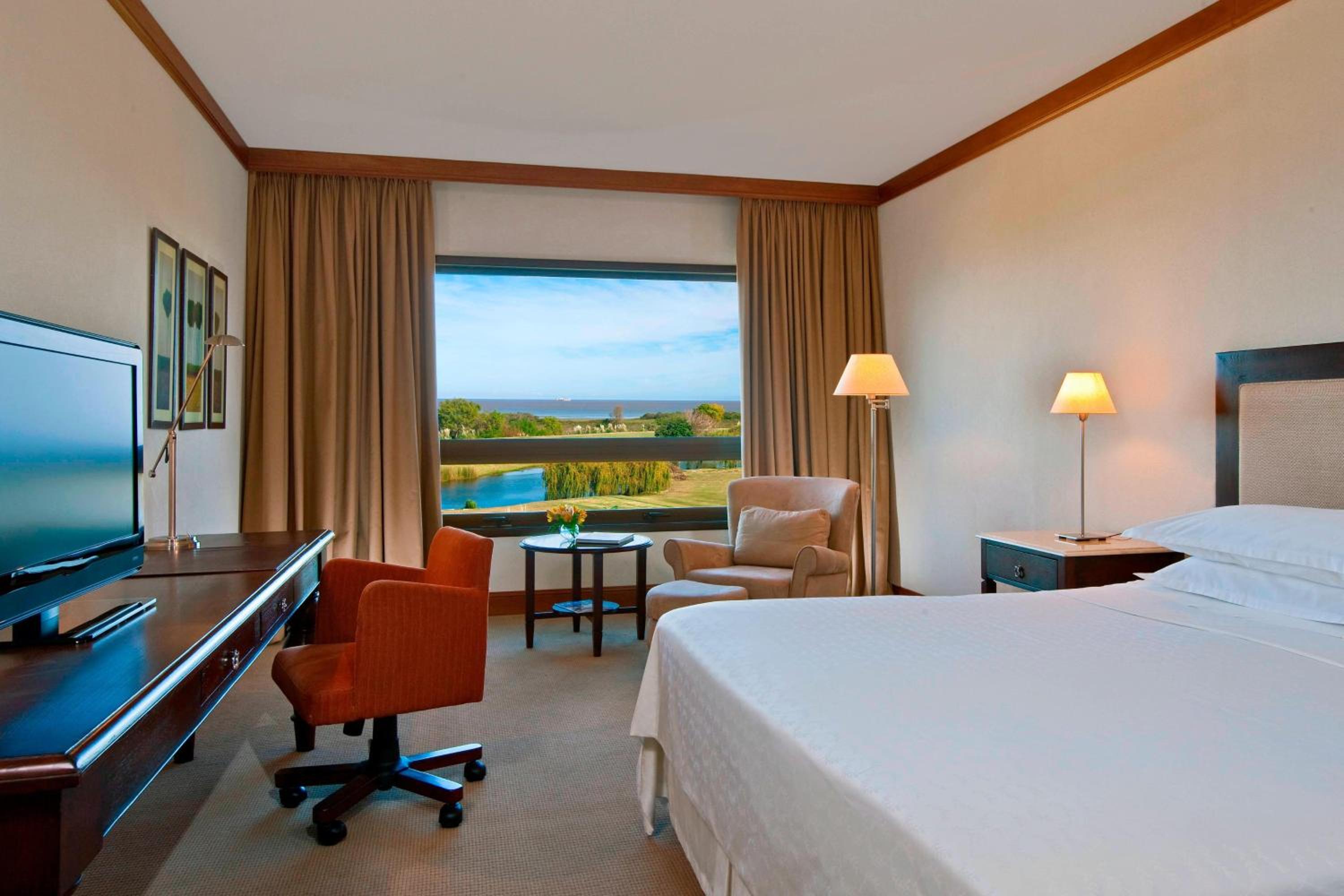 River View, Guest room, 1 King - Photo 1