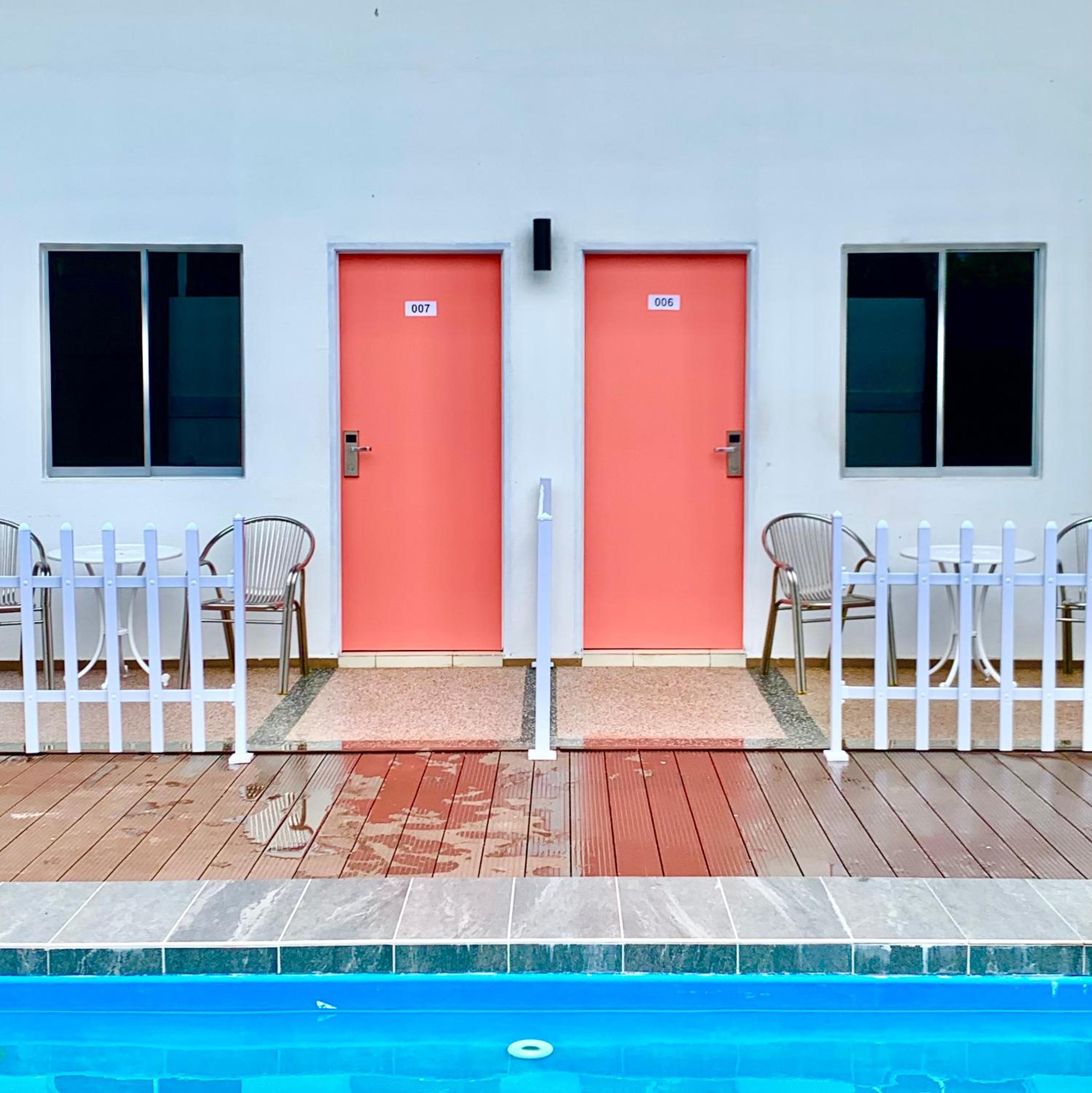 King Room with Pool View - Photo 5