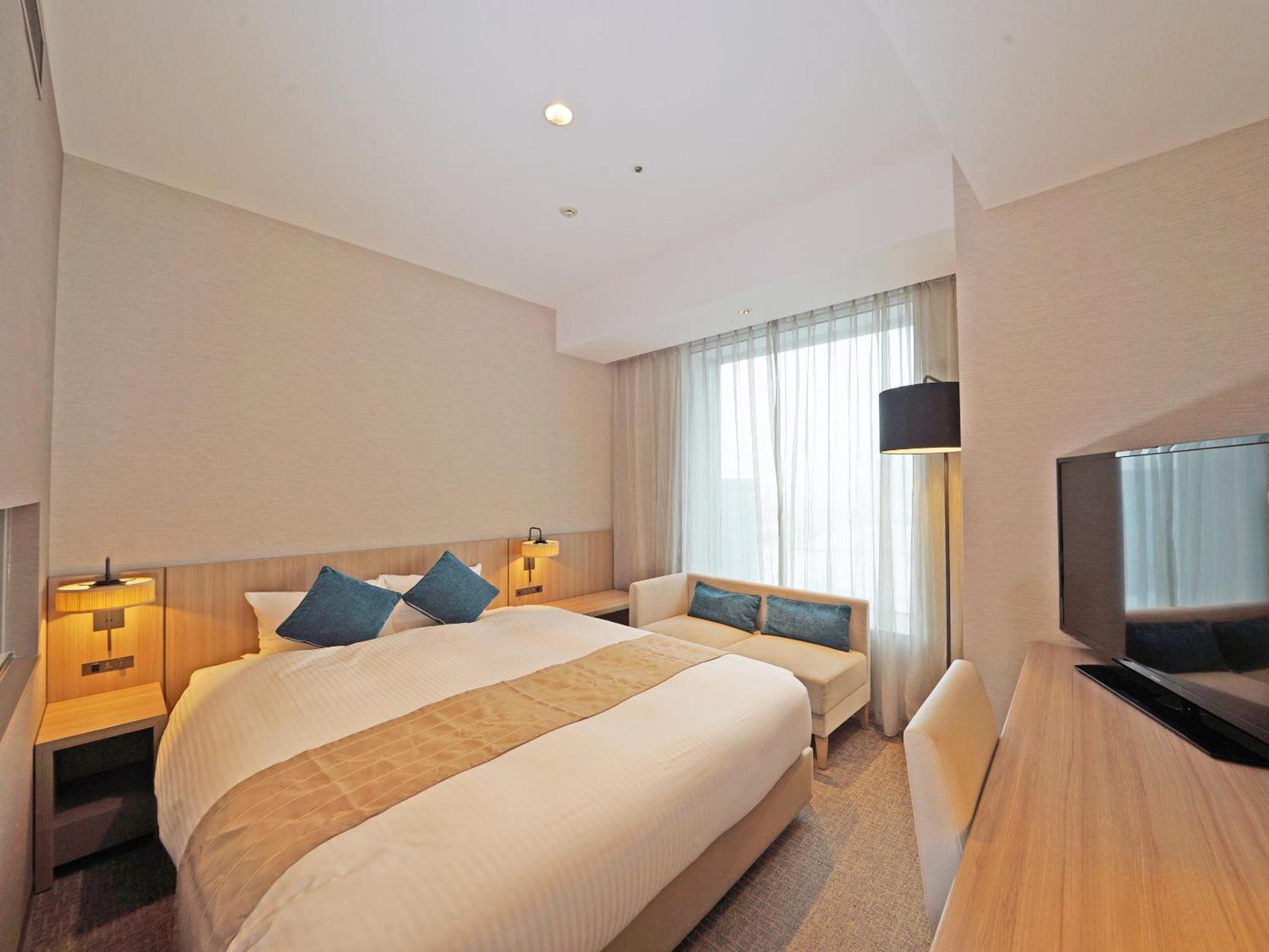 Superior Double Room thumbnail 5
