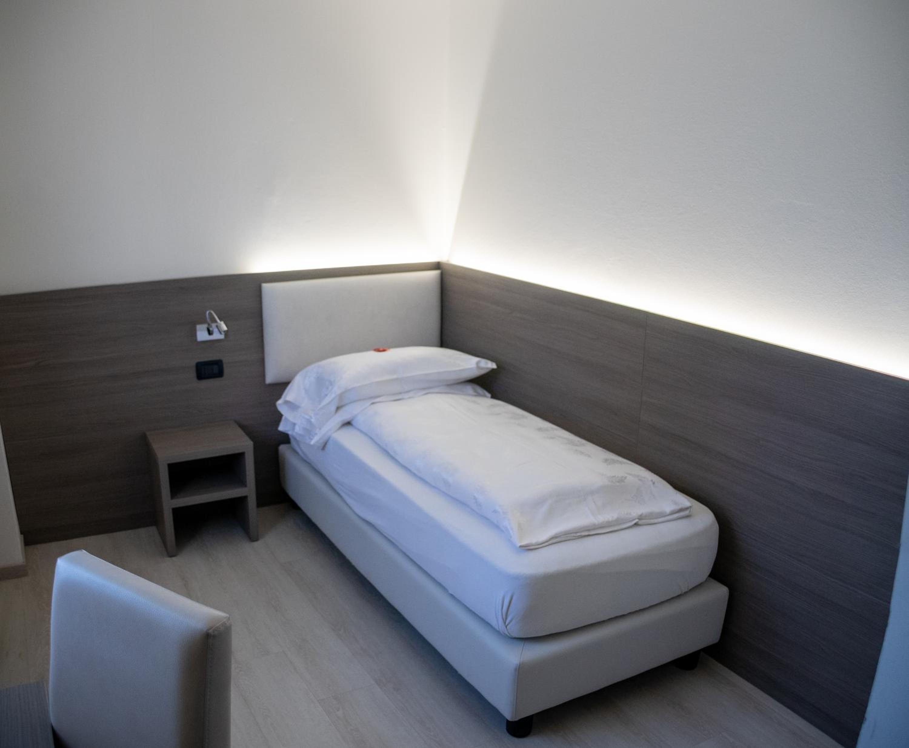 Single Room photo 3