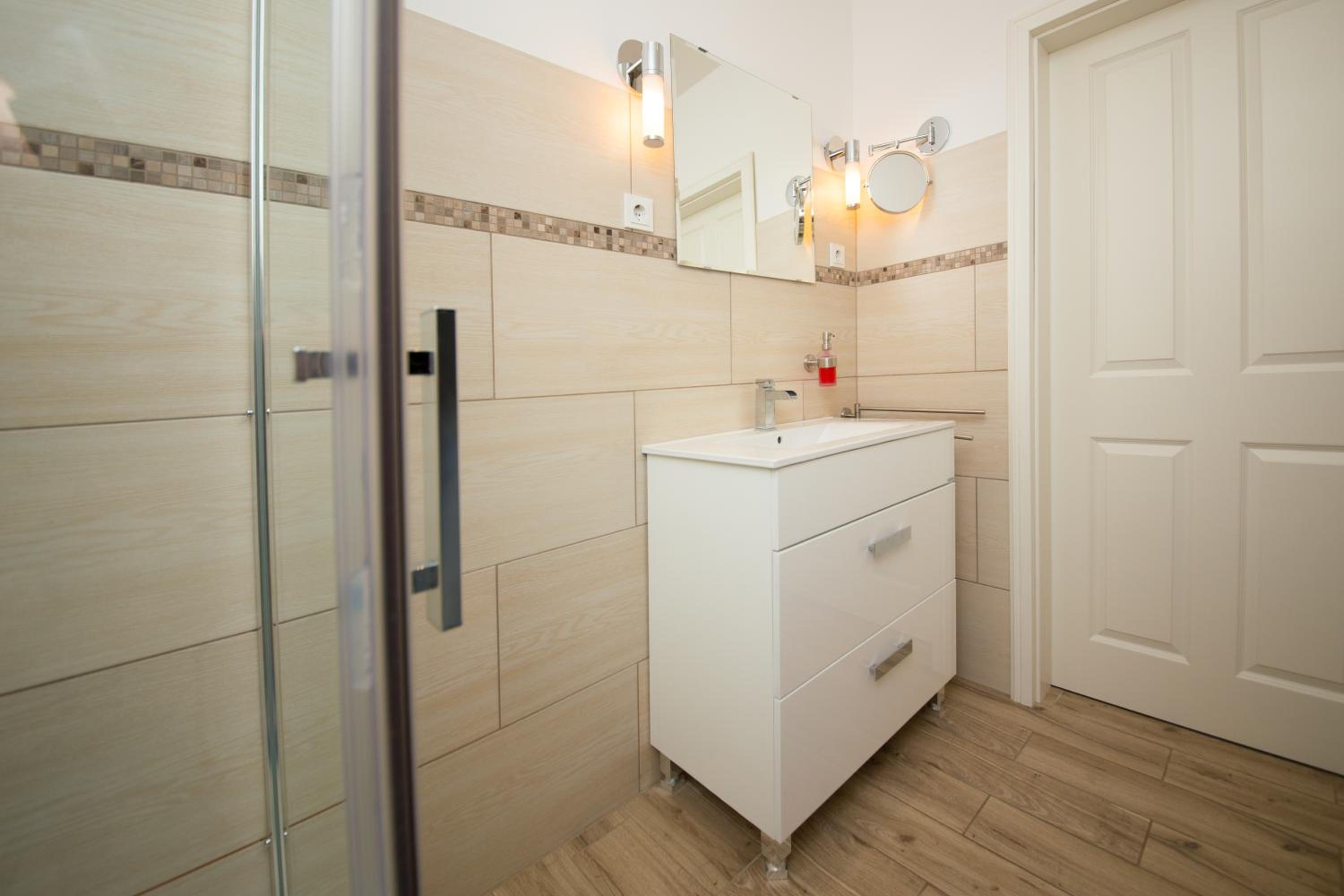 One-Bedroom Apartment with Sea View photo 2