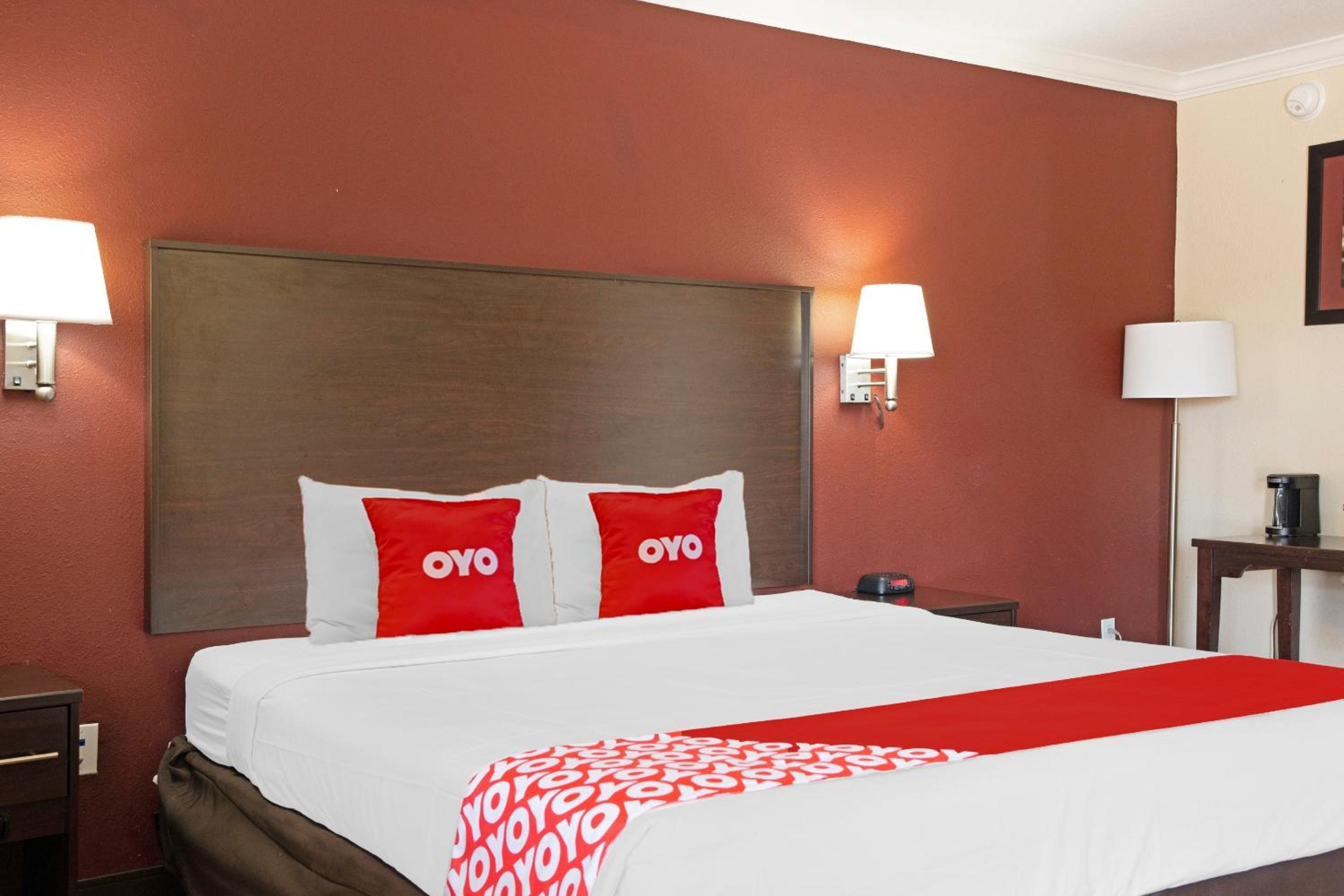 Premium King Bed Accessible photo 2