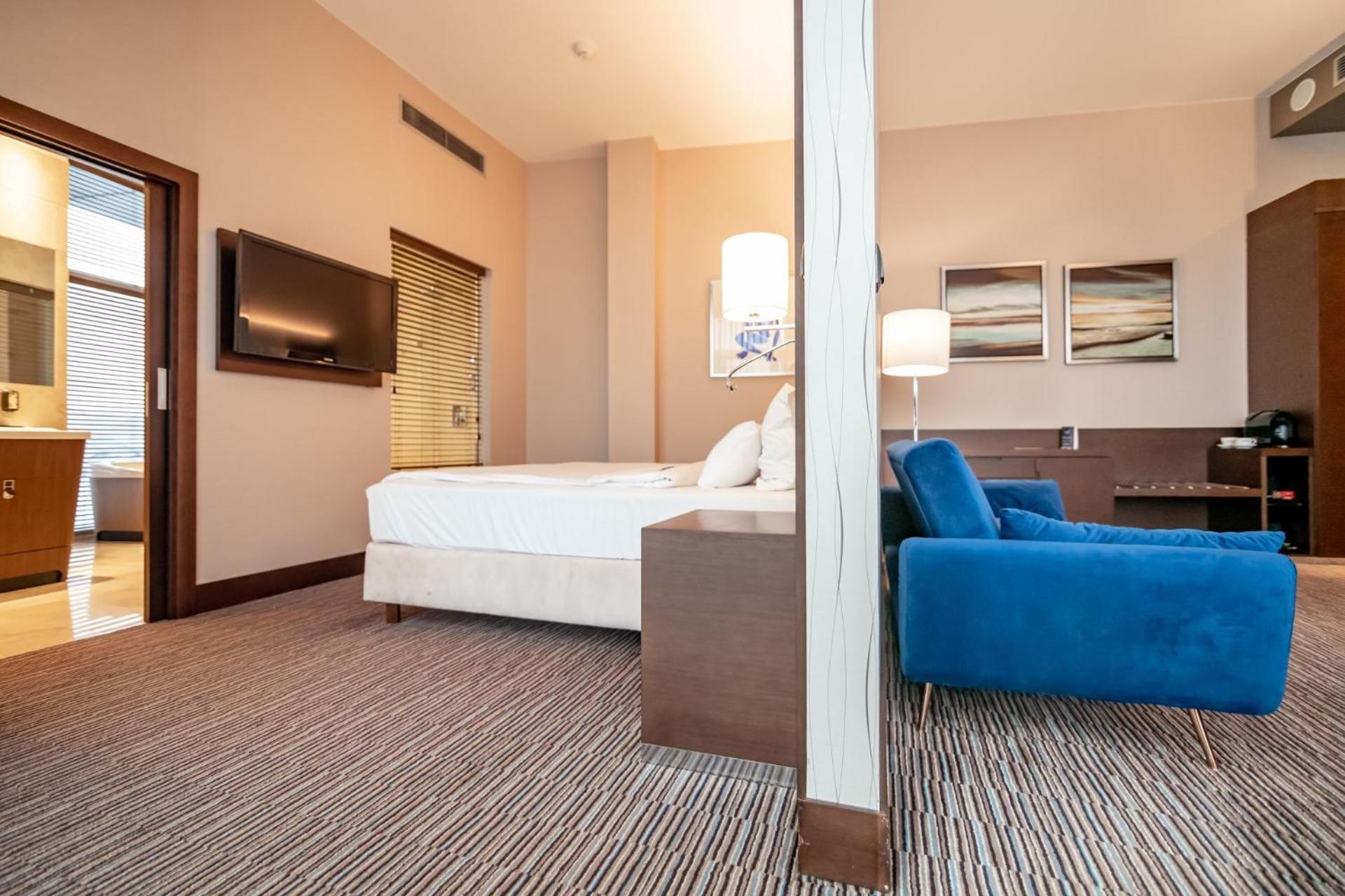 Luxury Apartment - Photo 1