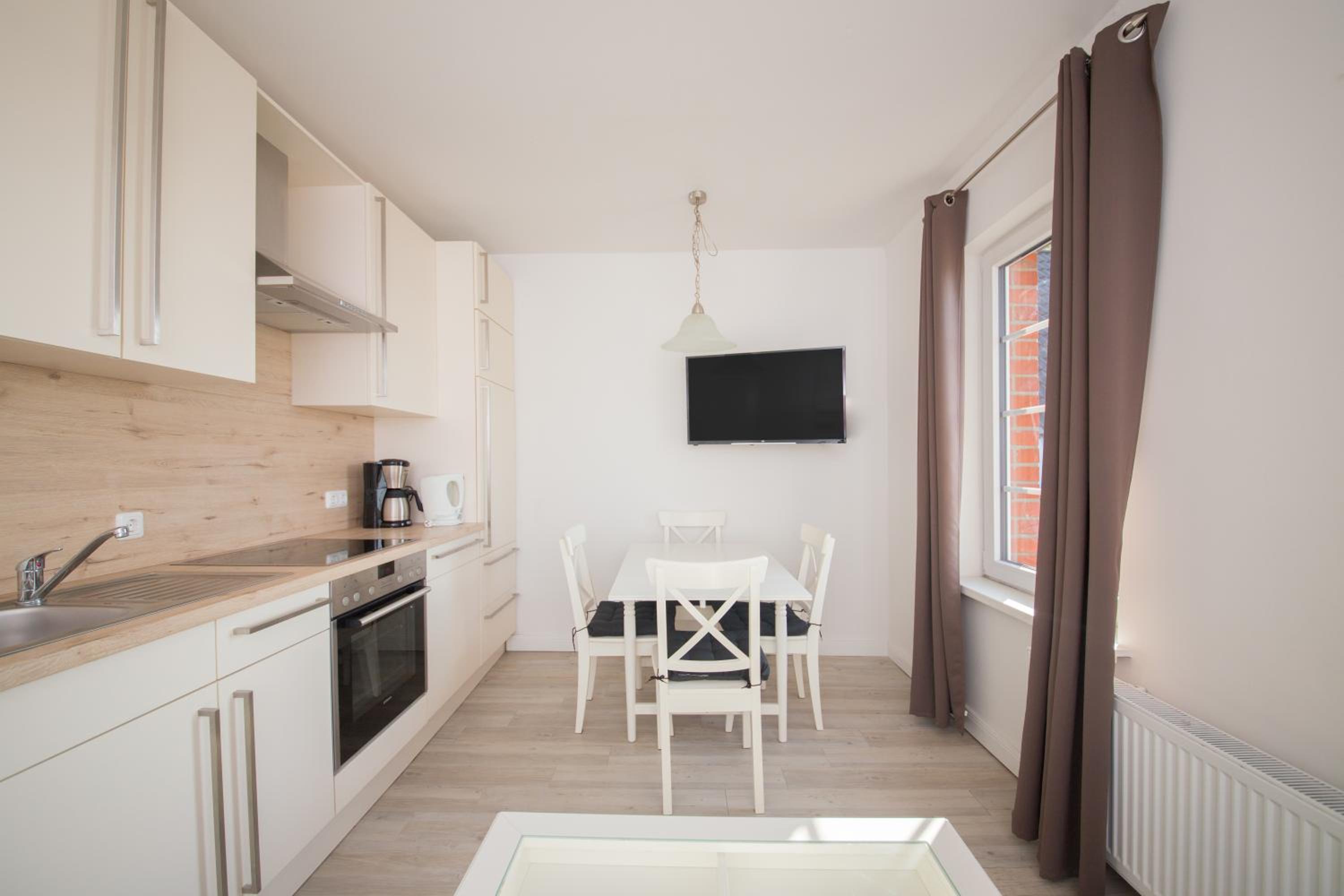 One-Bedroom Apartment with Sea View photo 2