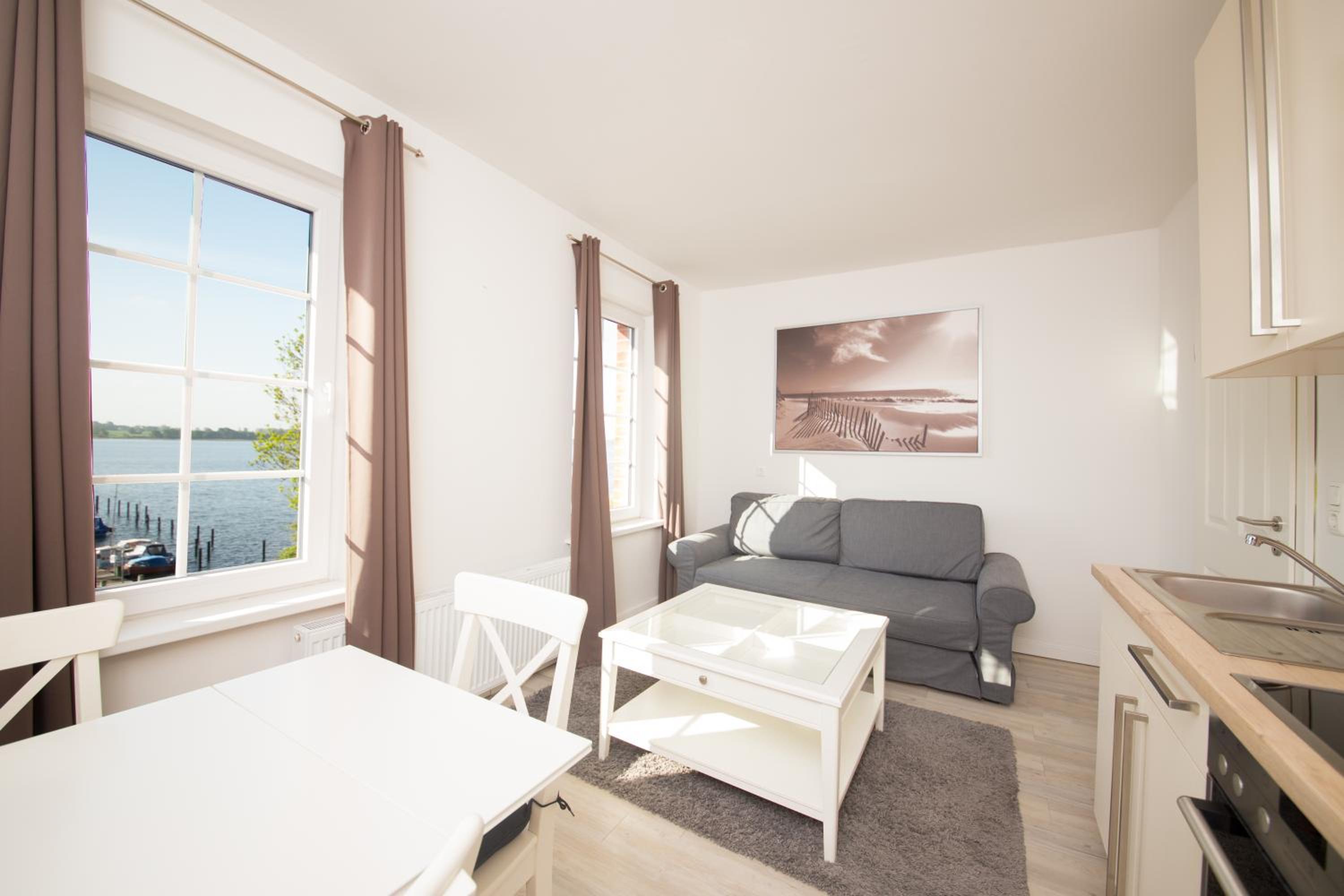 One-Bedroom Apartment with Sea View photo 1