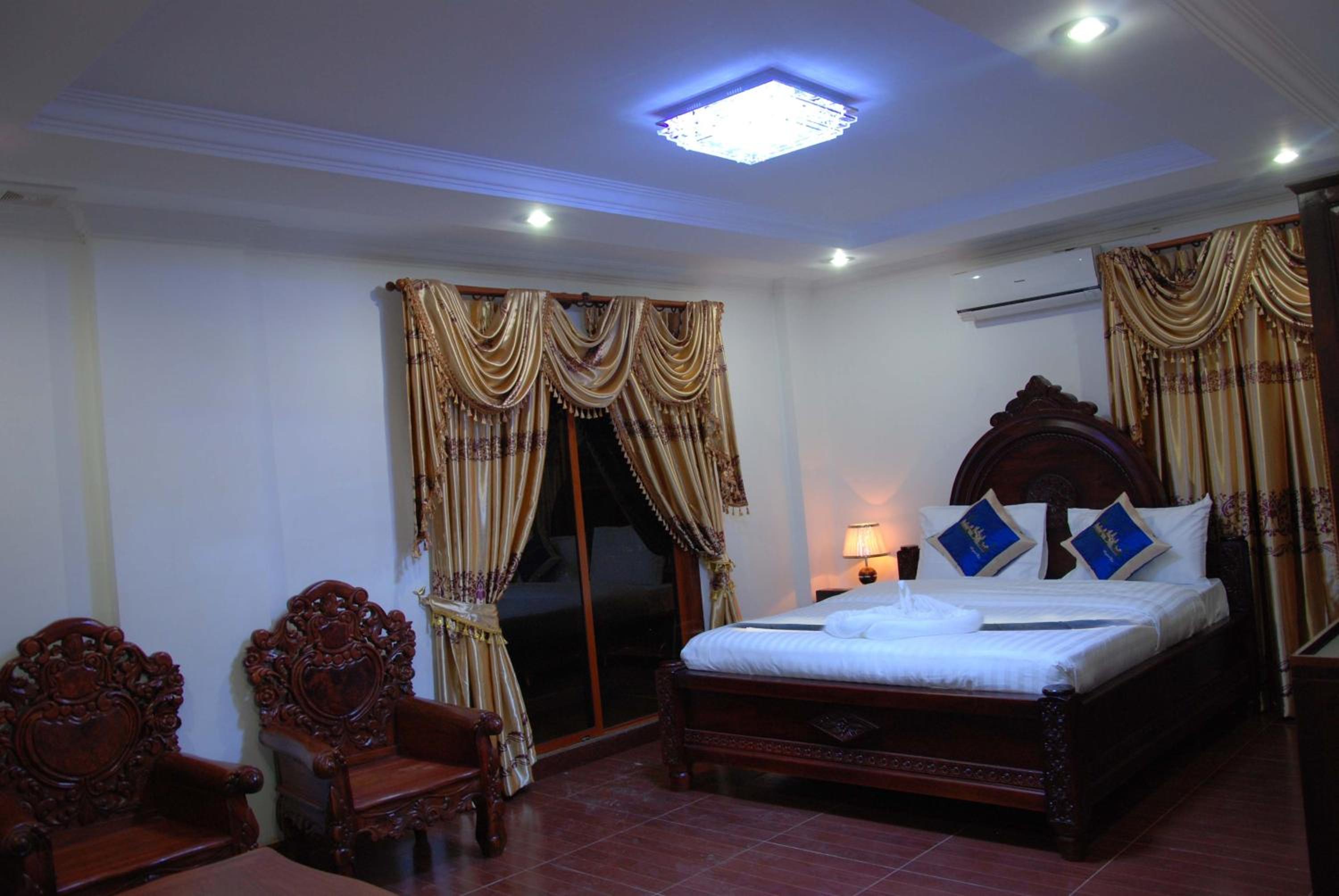 VIP Room with Balcony photo 1