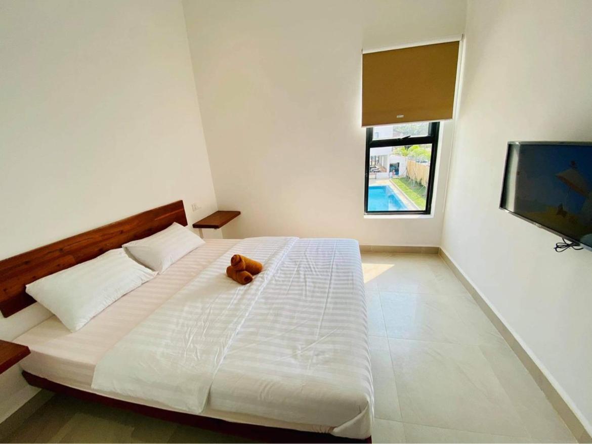 Double Room with Pool View - Photo 1