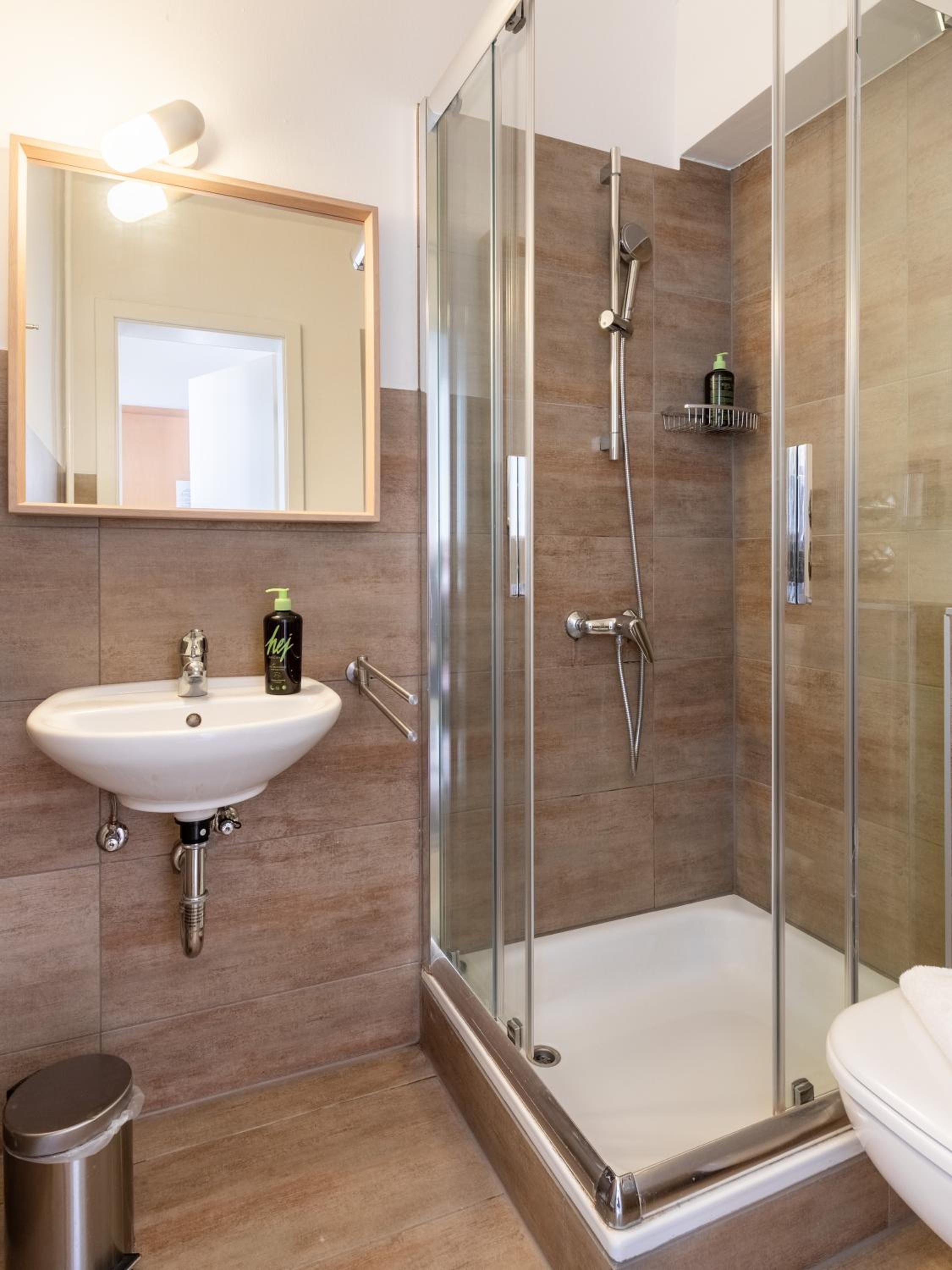 Suite with Balcony - Photo 4