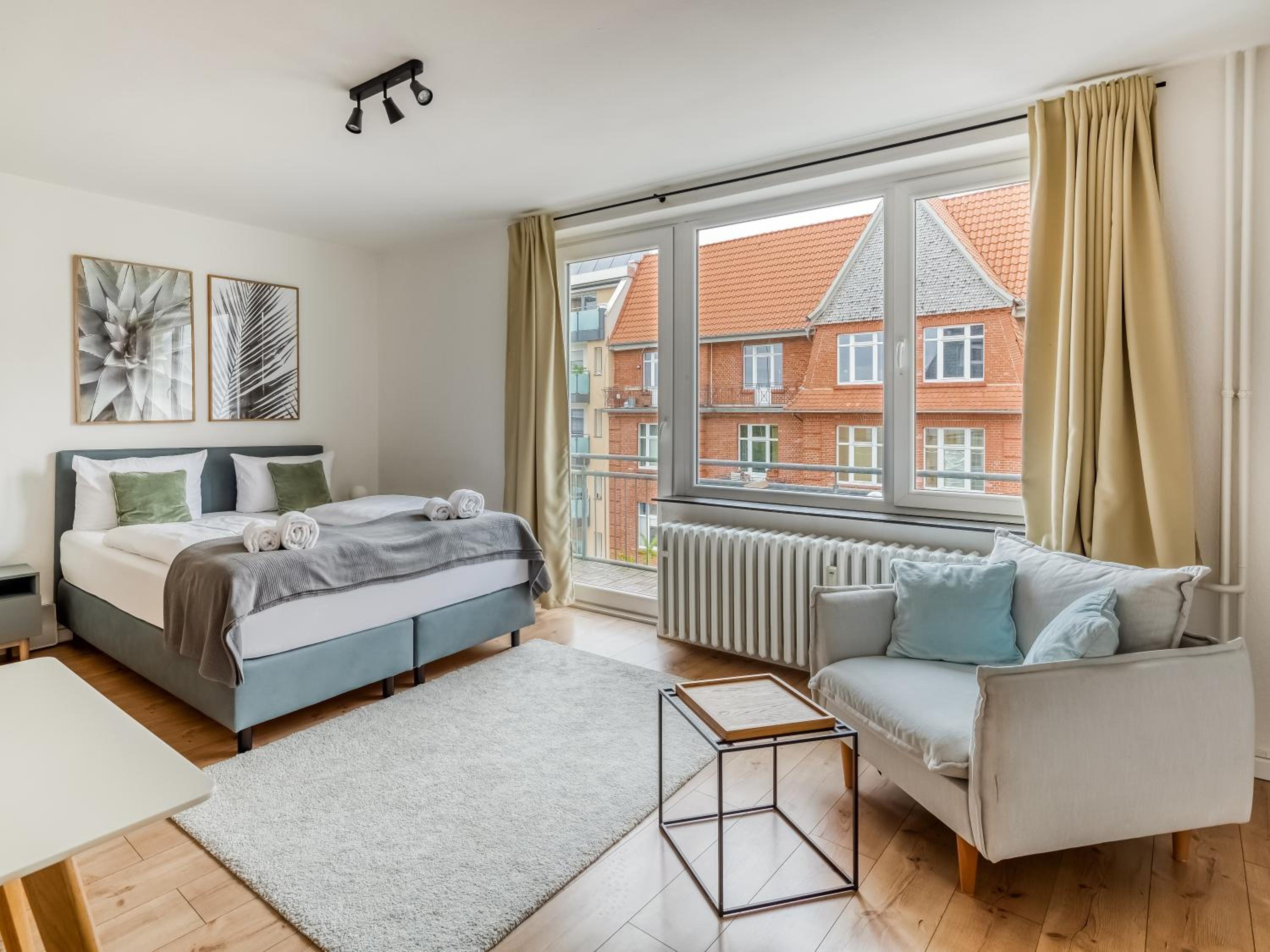 Suite with Balcony - Photo 12