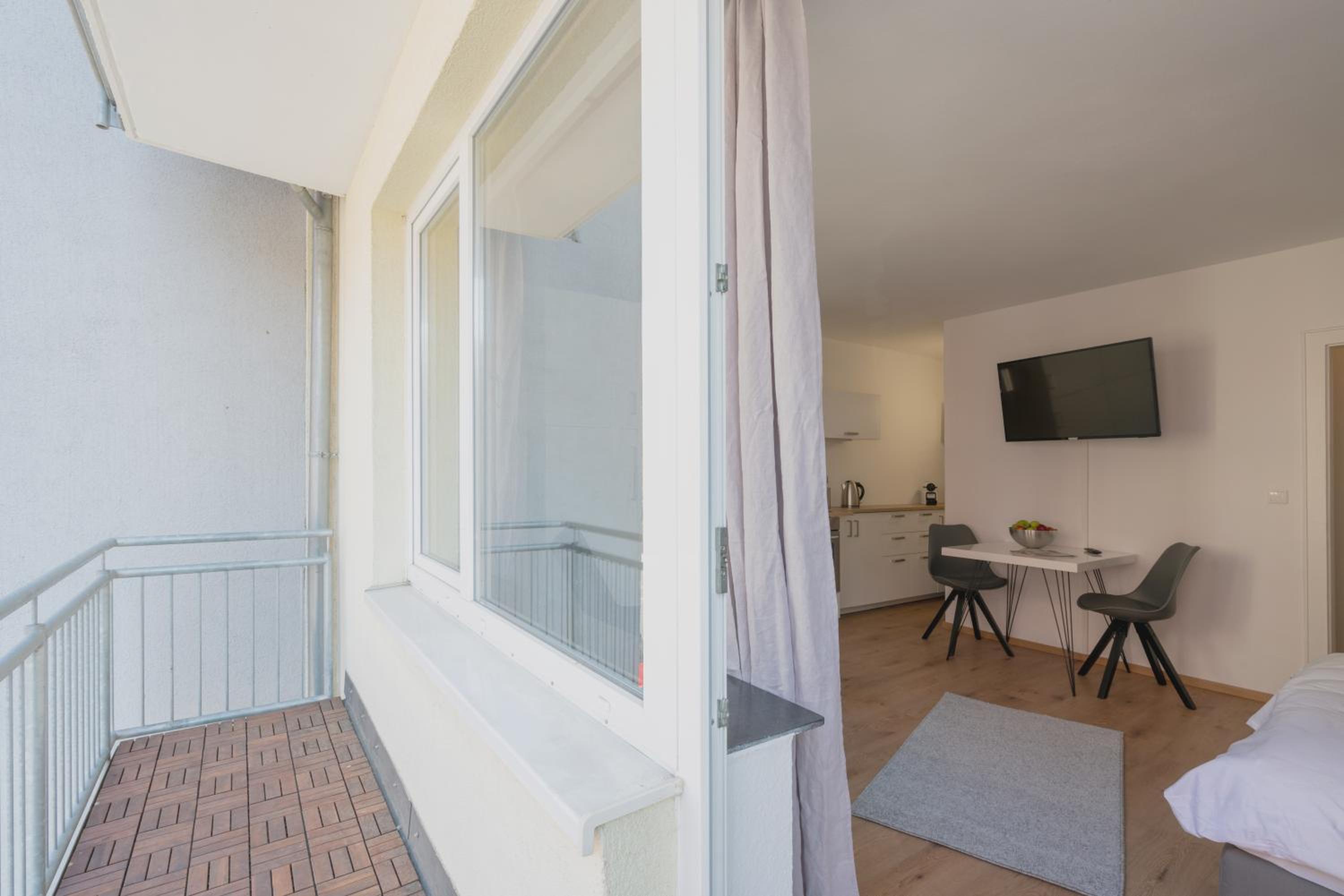 Suite with Balcony - Photo 10