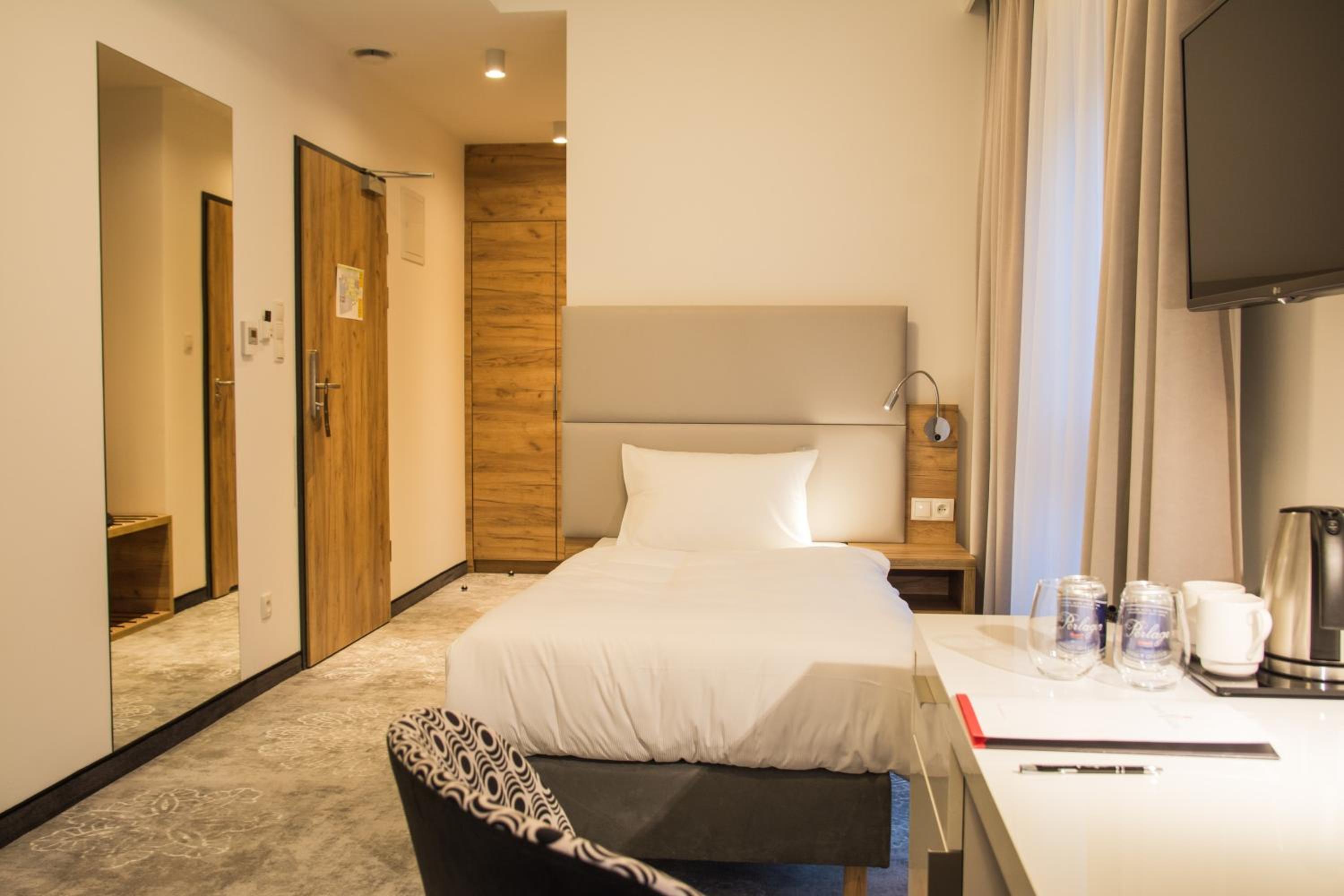 Double or Twin Room - Photo 3