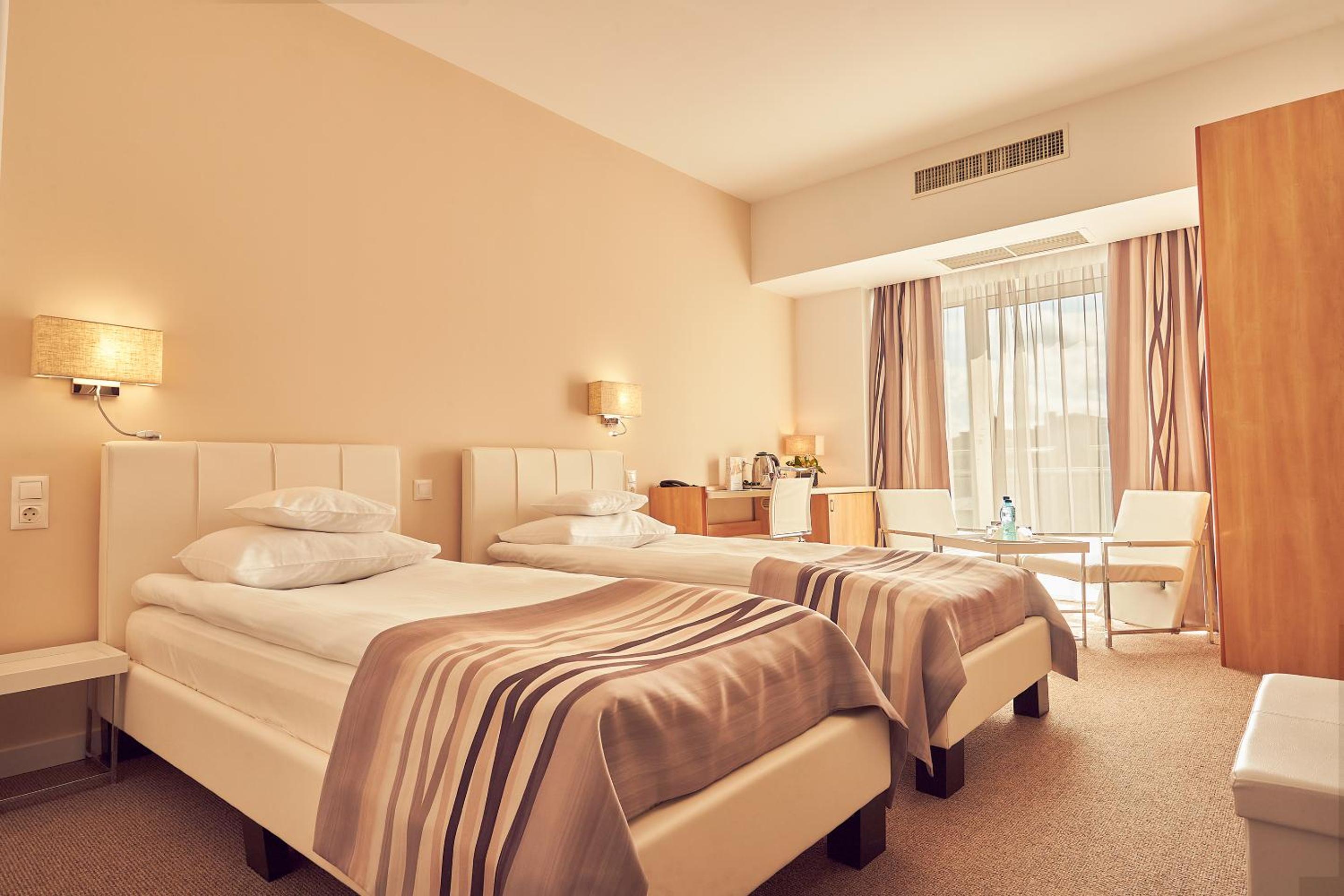 Standard Twin Room - Photo 8