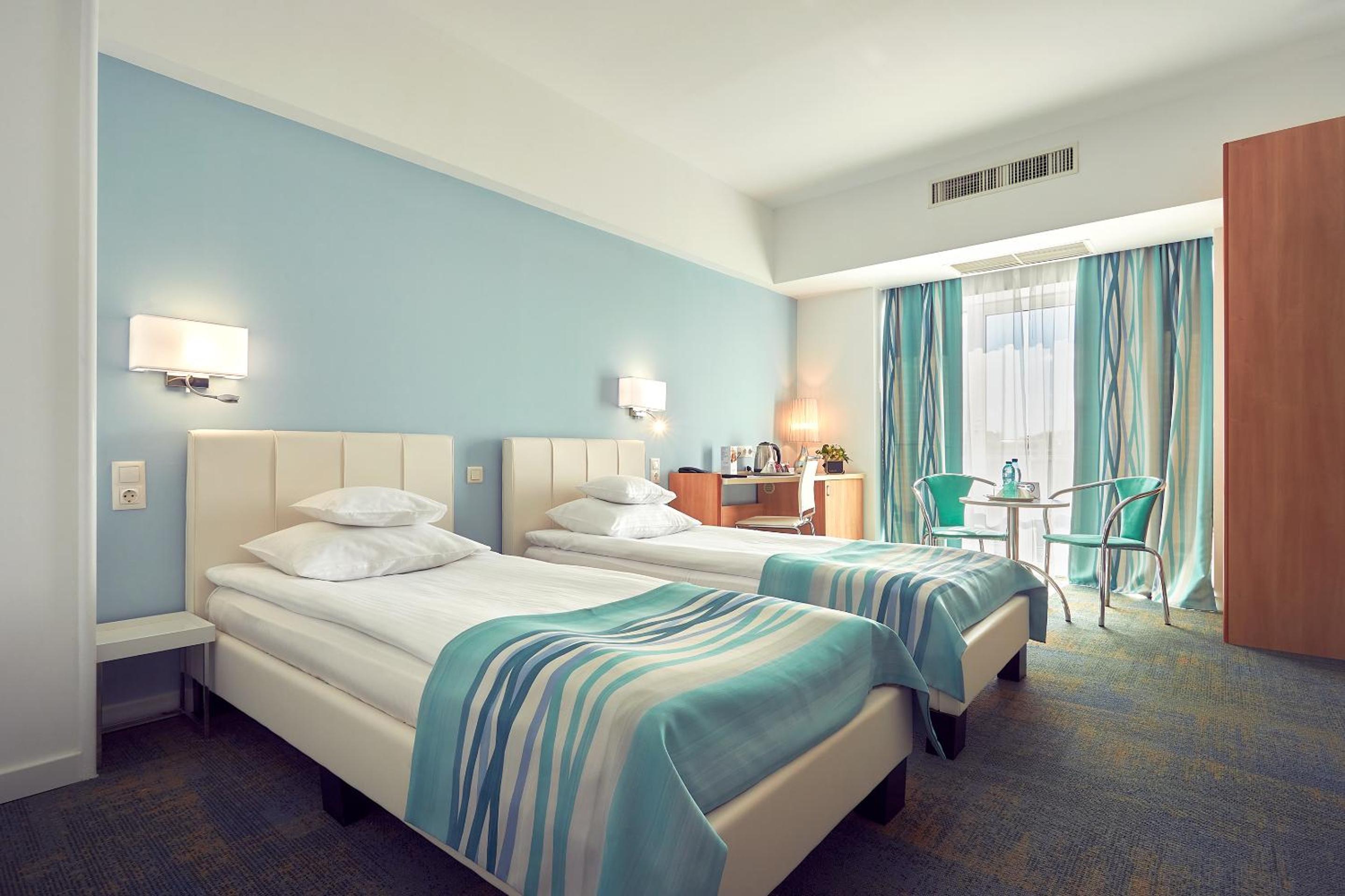 Standard Twin Room - Photo 6