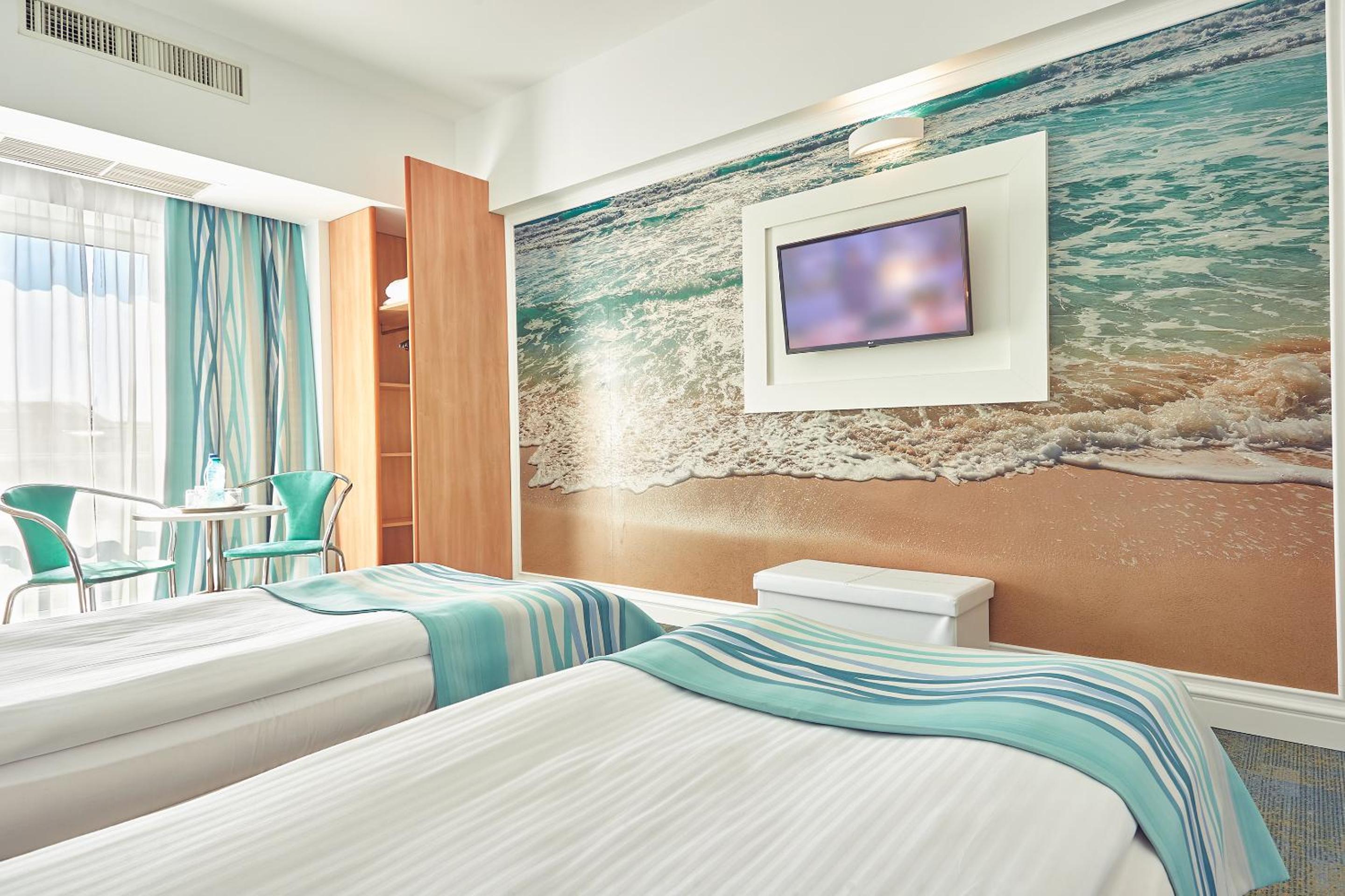 Standard Twin Room - Photo 7