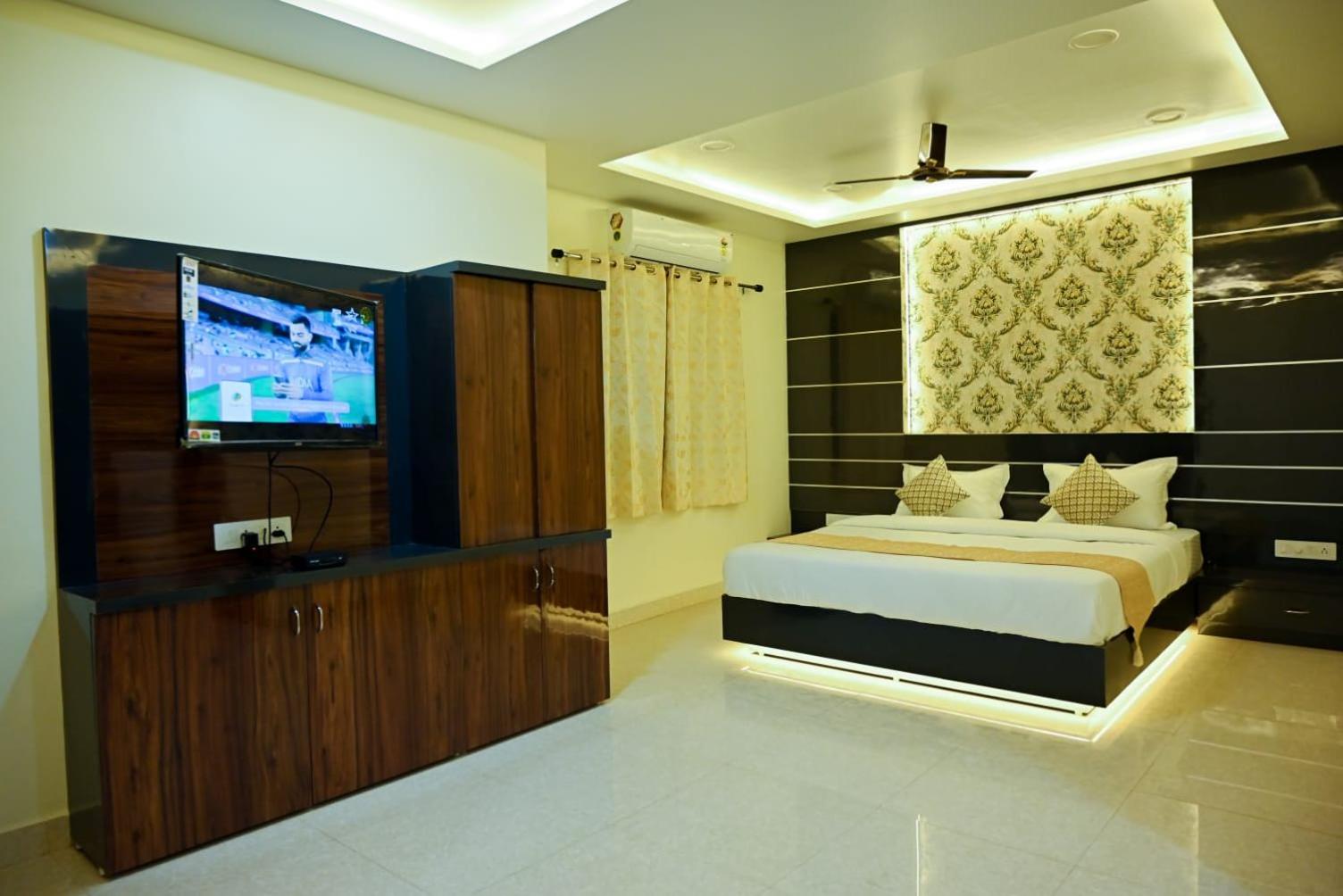 Suite - Photo 14