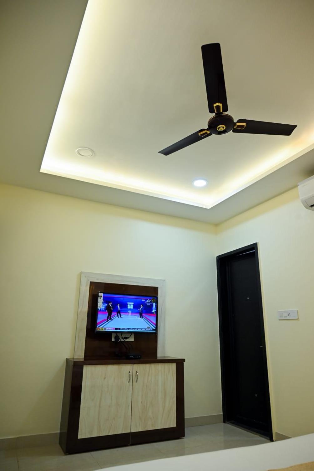 Deluxe Room - Photo 10