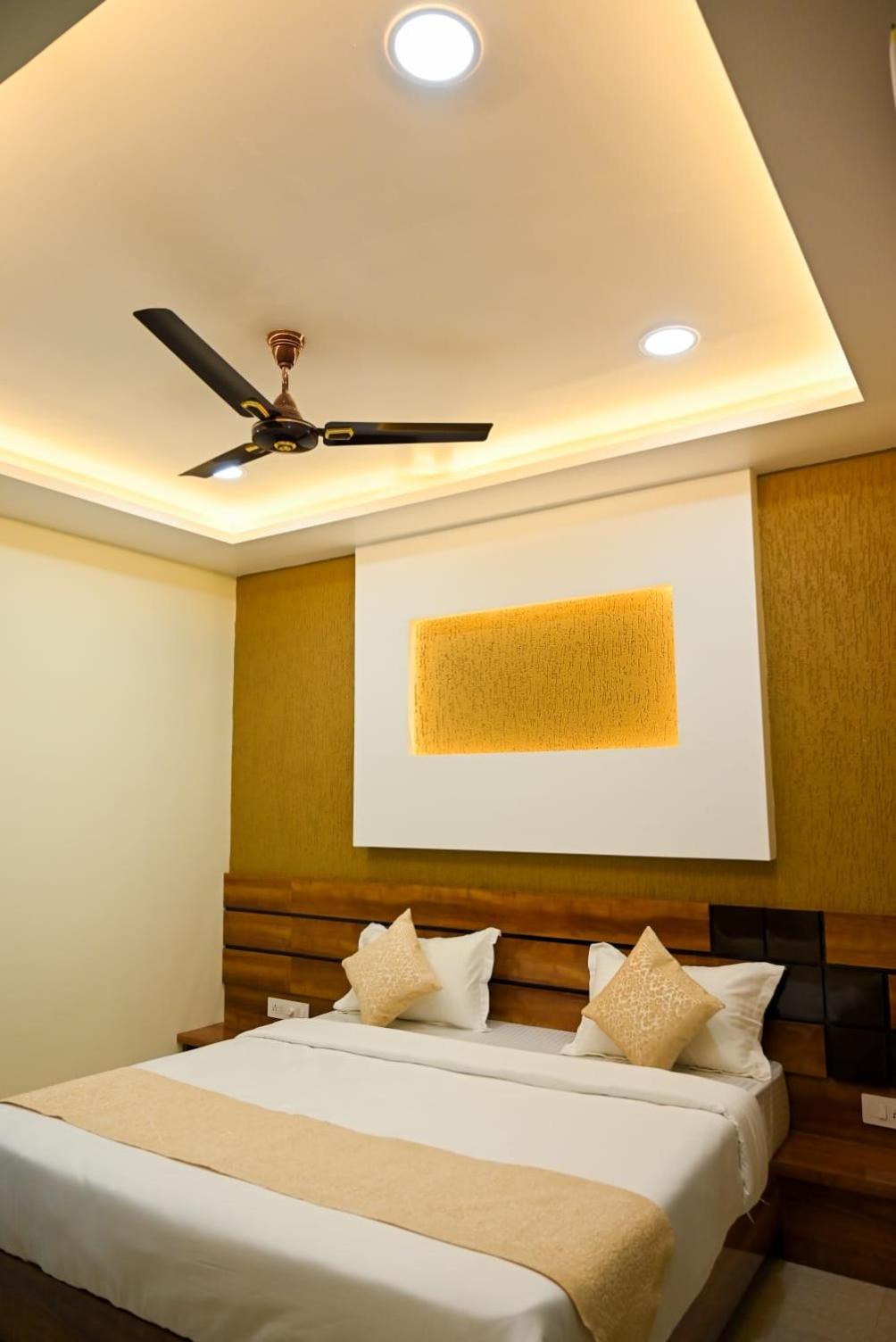 Deluxe Room - Photo 9