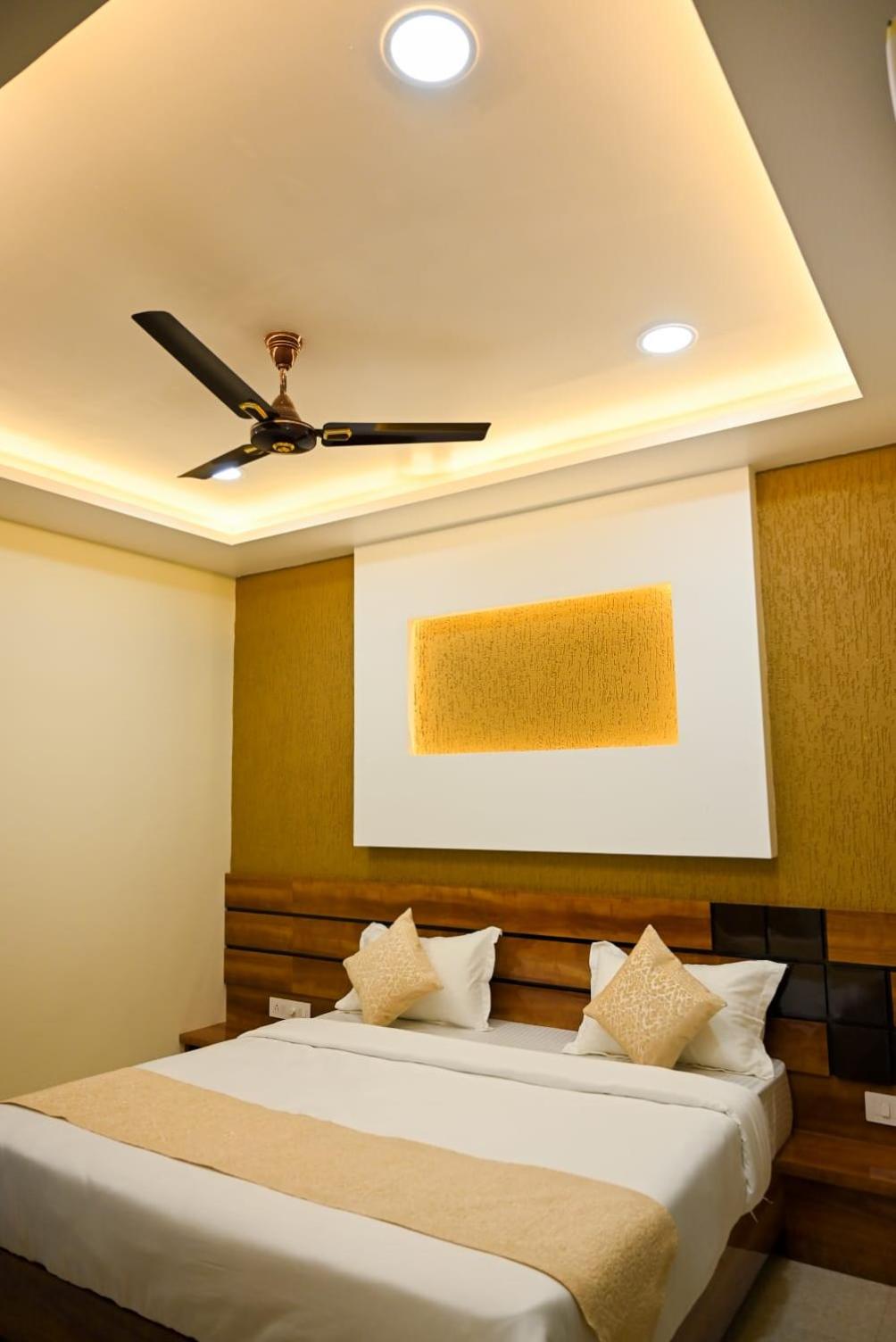 Deluxe Room - Photo 8