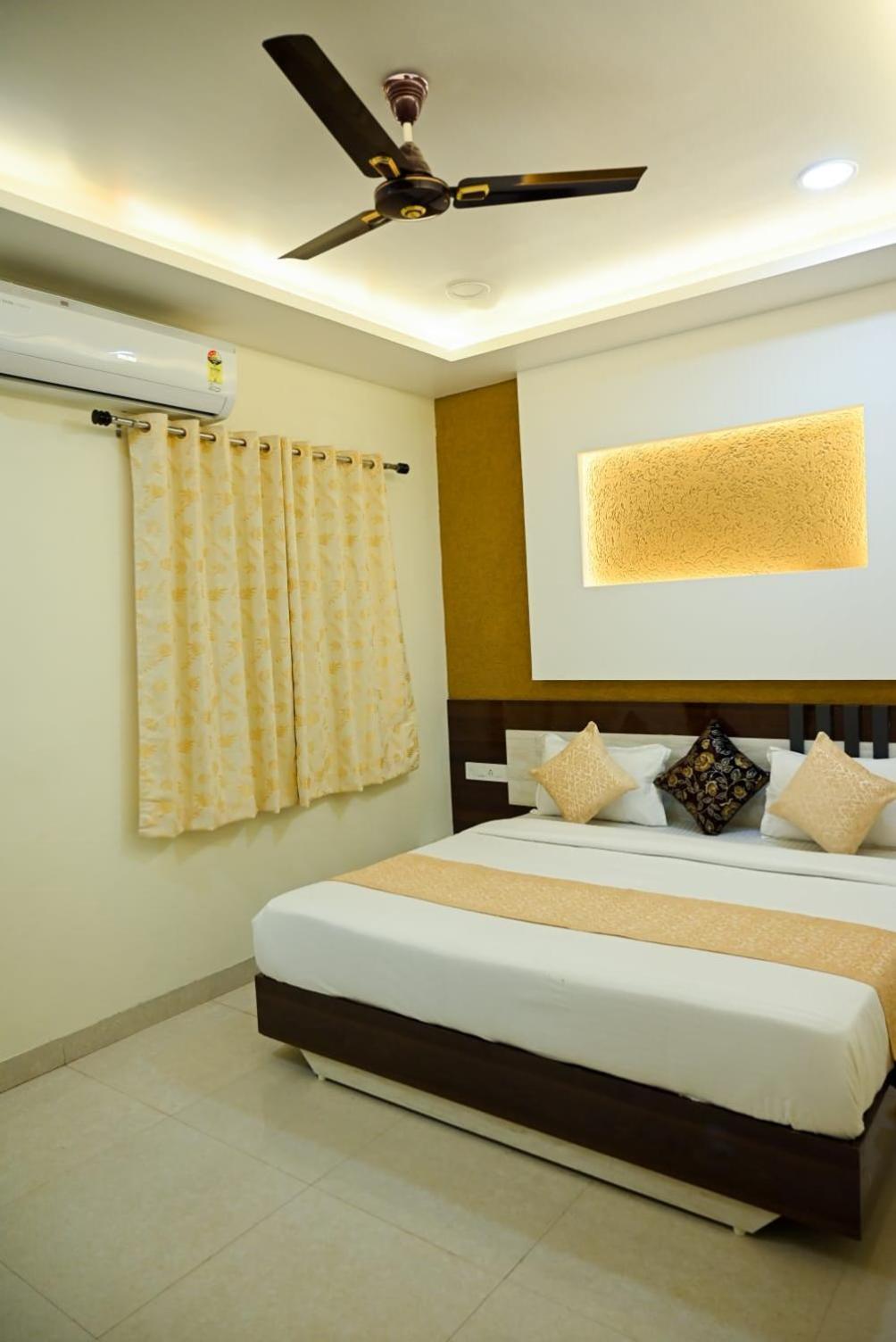 Deluxe Room - Photo 6