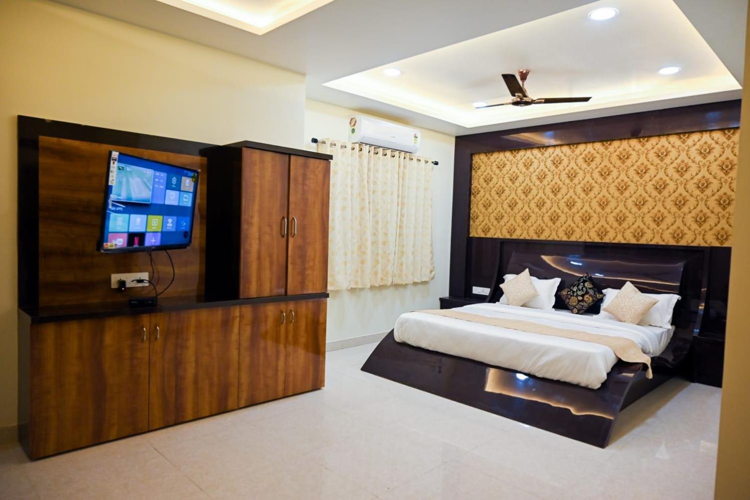 Suite - Photo 15