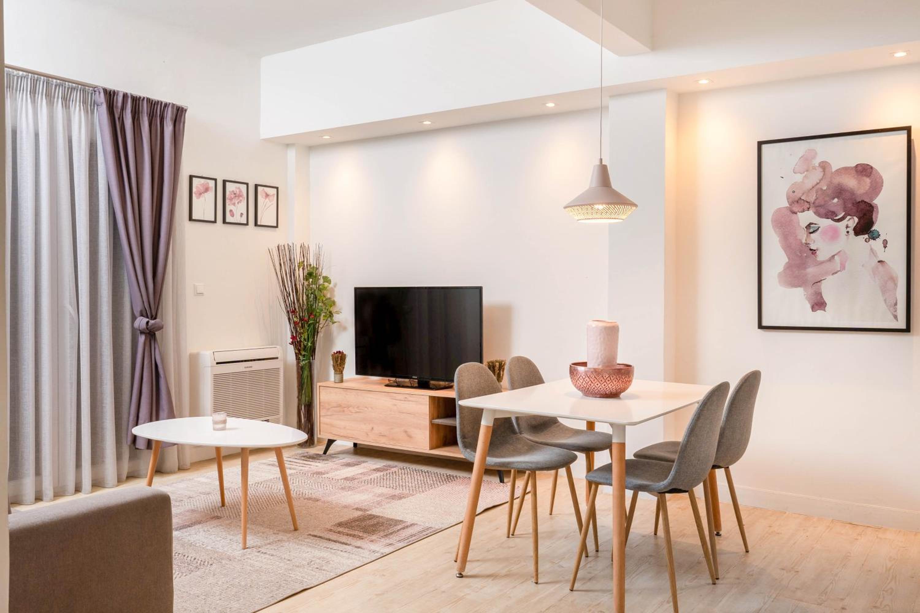 Three-Bedroom Apartment photo 2