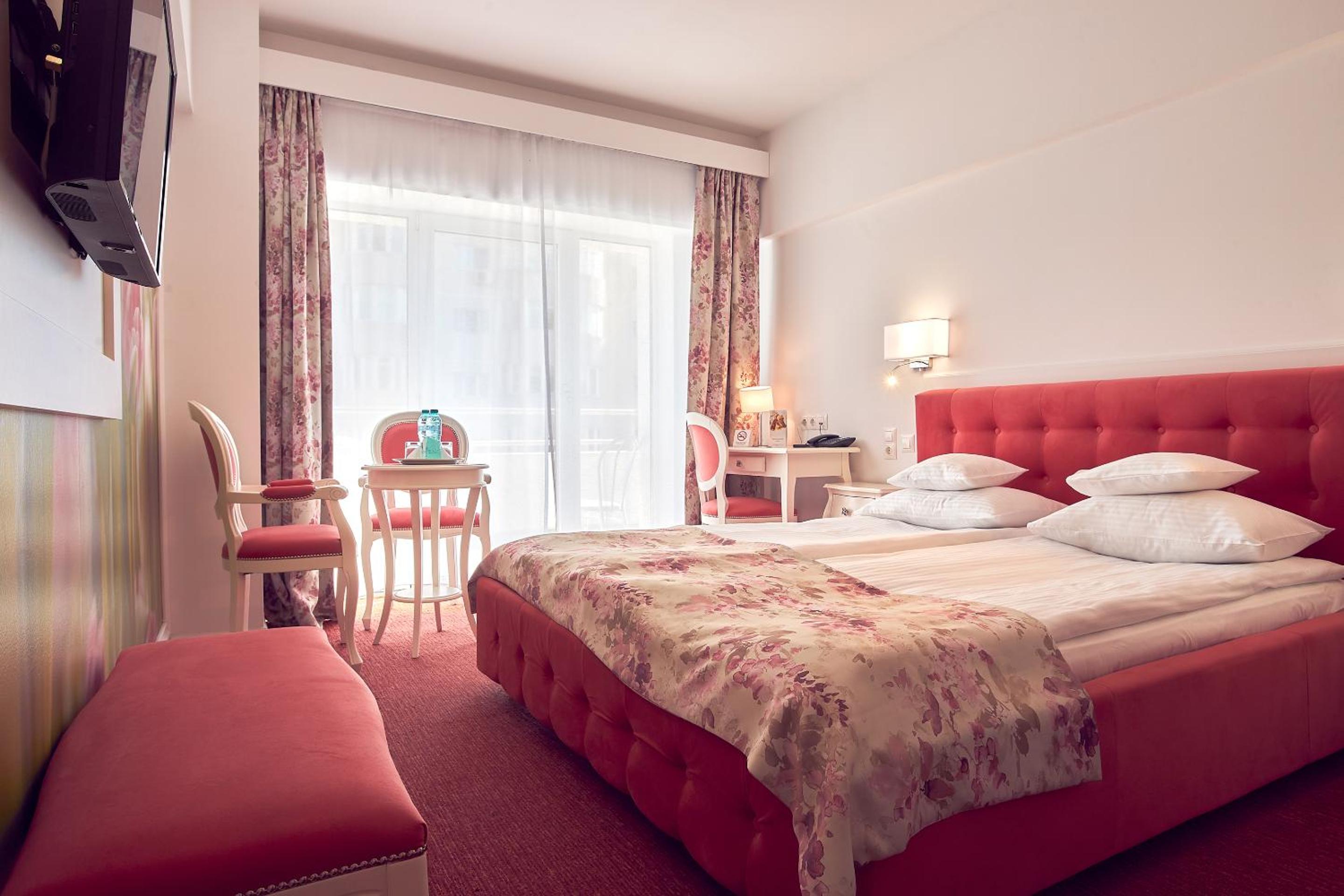 Deluxe Double Room with partial Sea View - Photo 1