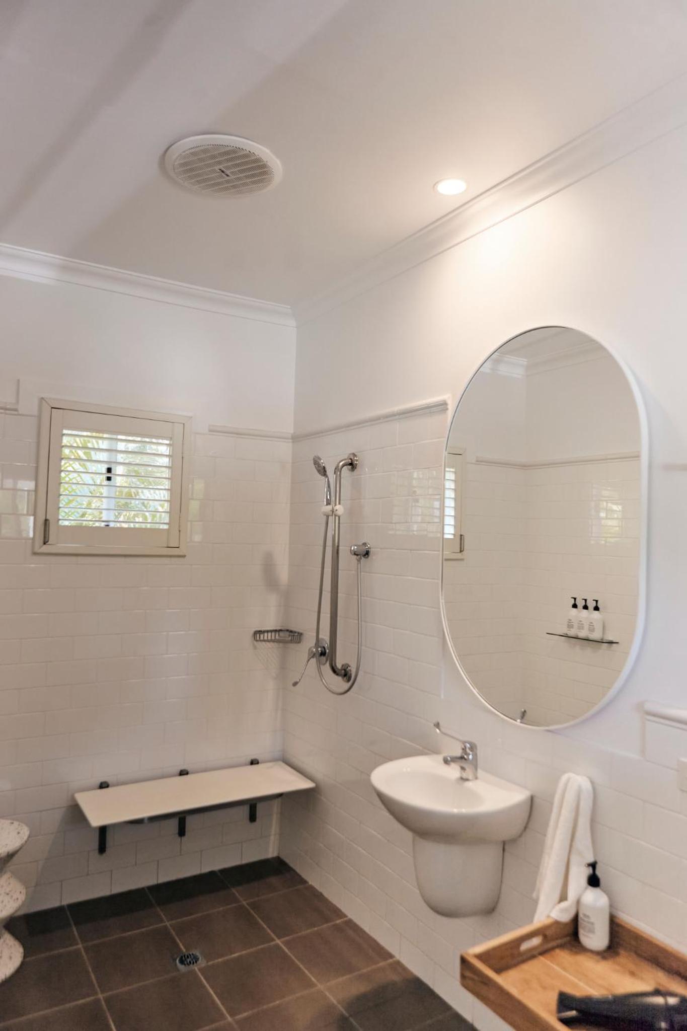 4 Ocean Queen Suite photo 3