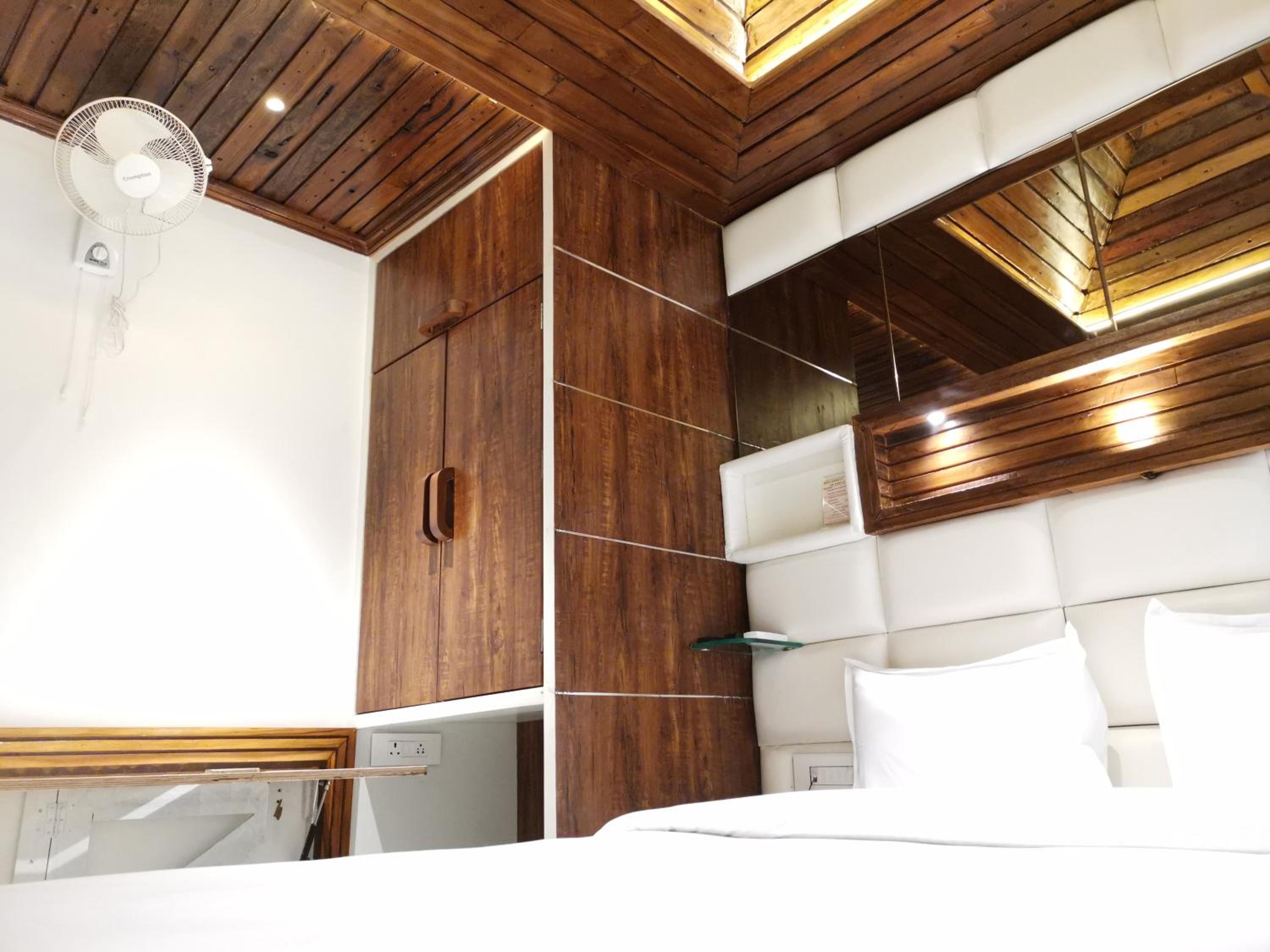 Deluxe room With balcony - Photo 2