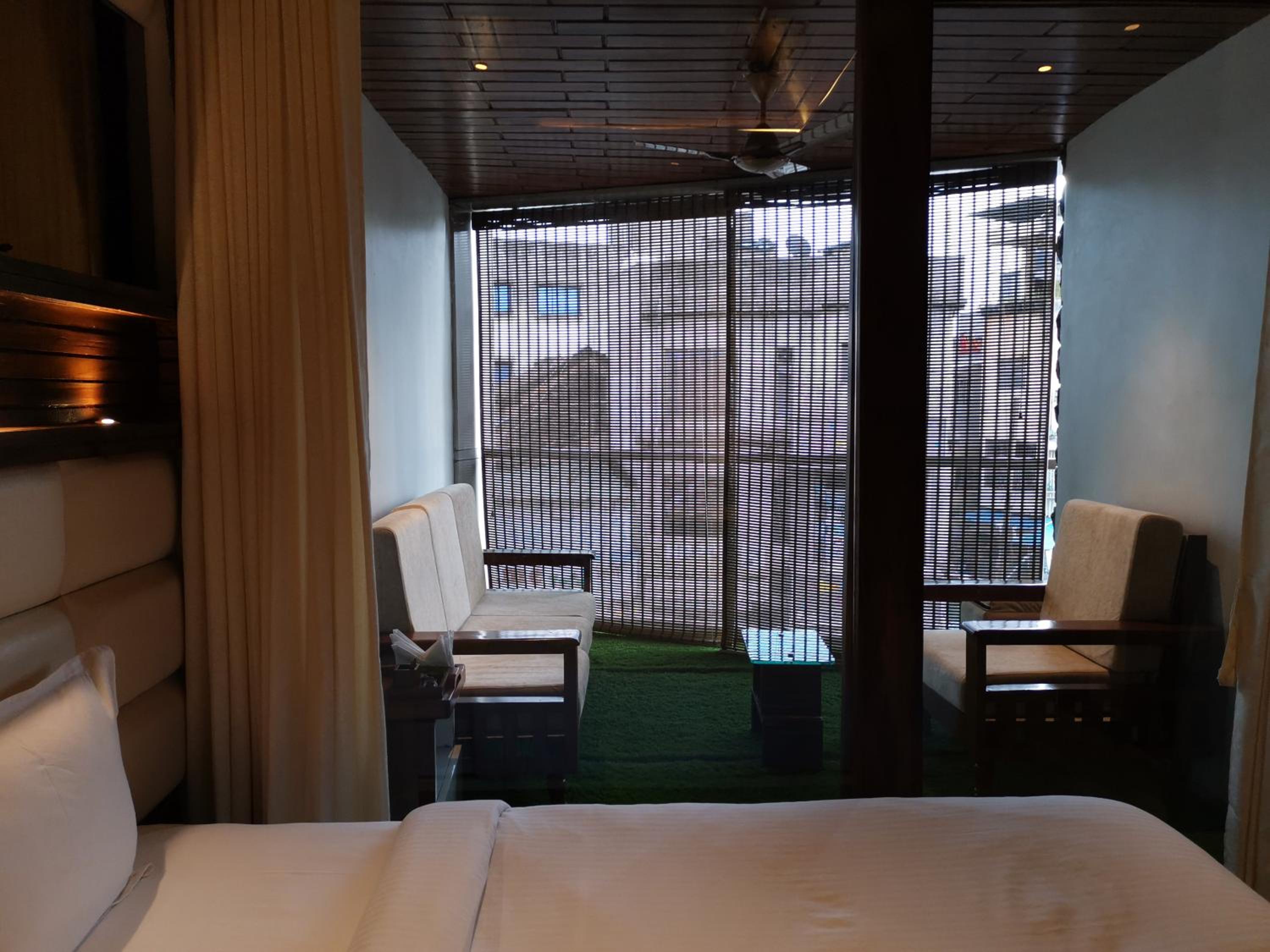 Deluxe room With balcony - Photo 13